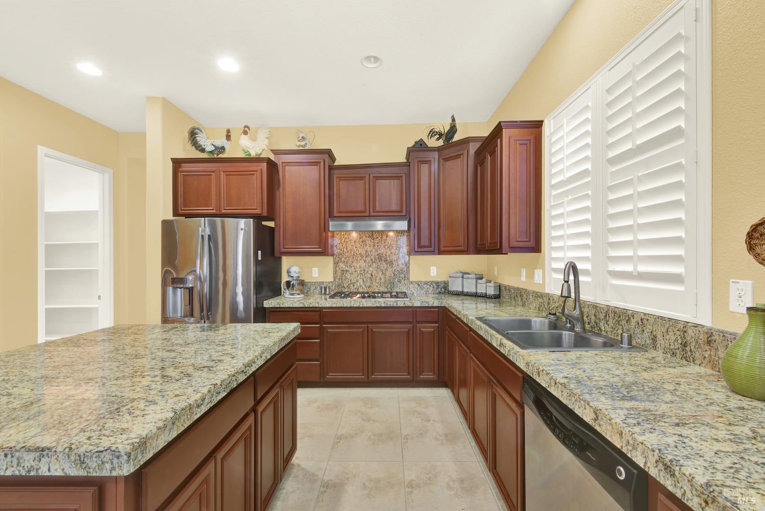 Detail Gallery Image 19 of 86 For 681 Canterbury Cir, Vacaville,  CA 95687 - 3 Beds | 2/1 Baths