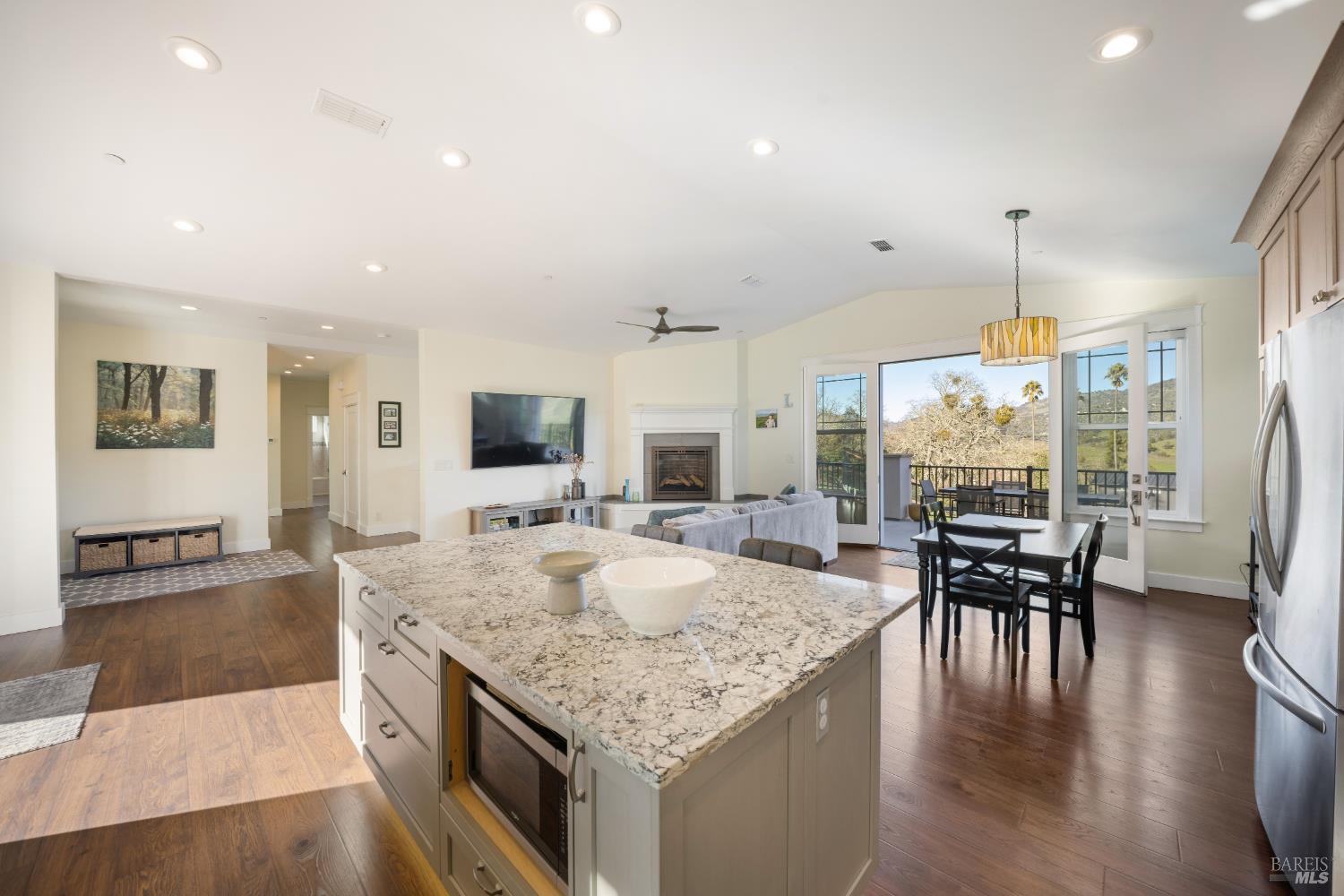 Detail Gallery Image 15 of 62 For 3515 Hidden Hills Dr, Santa Rosa,  CA 95404 - 3 Beds | 3 Baths