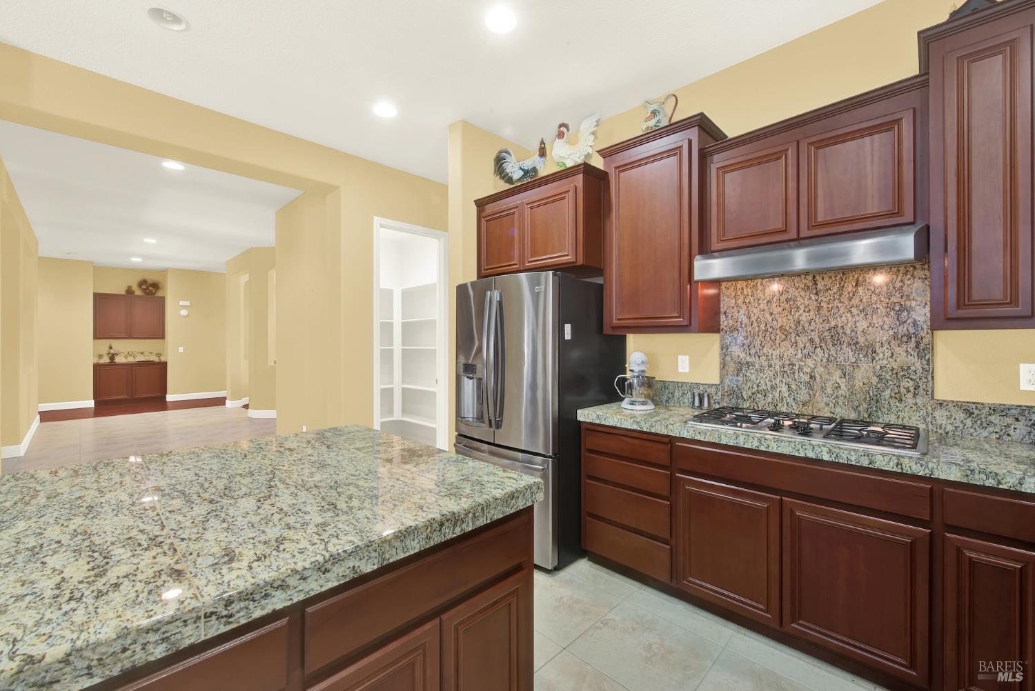 Detail Gallery Image 18 of 86 For 681 Canterbury Cir, Vacaville,  CA 95687 - 3 Beds | 2/1 Baths