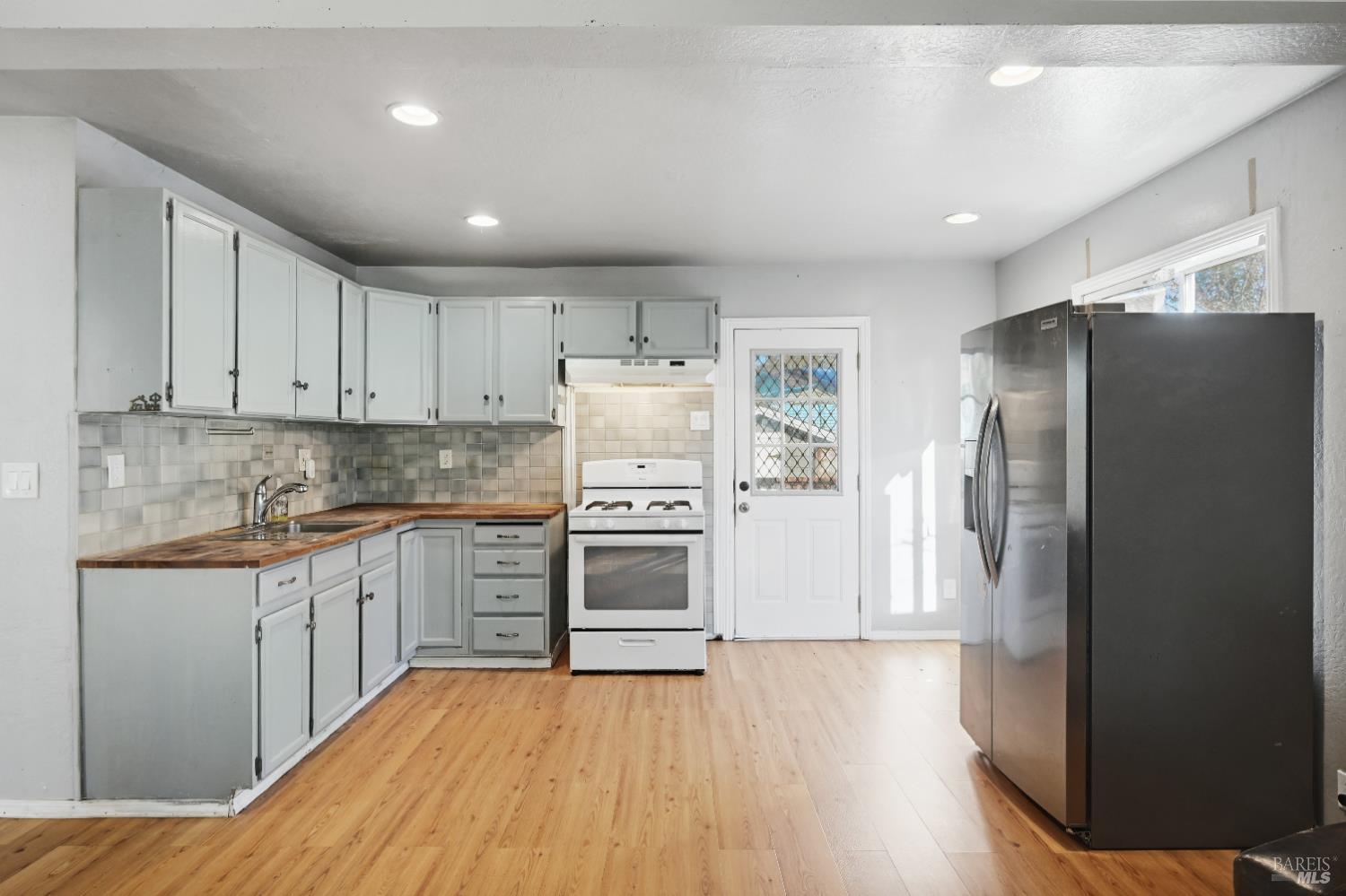 Detail Gallery Image 10 of 32 For 1677 Hearn Ave, Santa Rosa,  CA 95407 - 2 Beds | 1 Baths