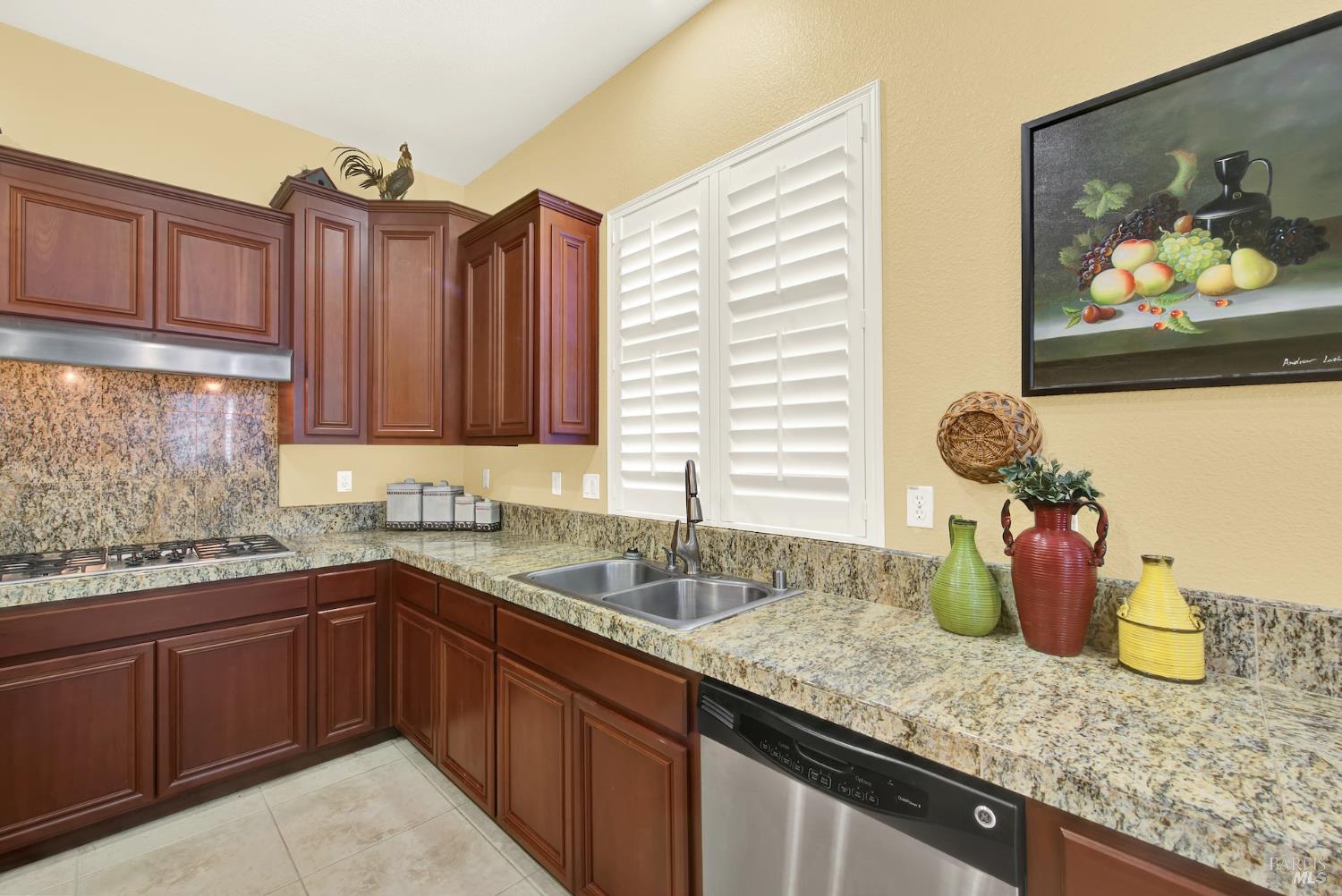 Detail Gallery Image 20 of 86 For 681 Canterbury Cir, Vacaville,  CA 95687 - 3 Beds | 2/1 Baths