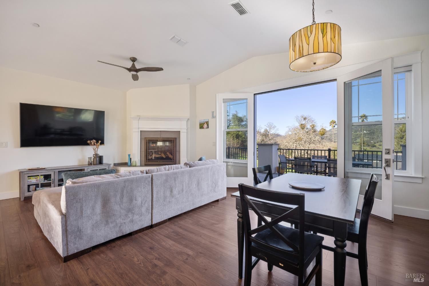 Detail Gallery Image 9 of 62 For 3515 Hidden Hills Dr, Santa Rosa,  CA 95404 - 3 Beds | 3 Baths