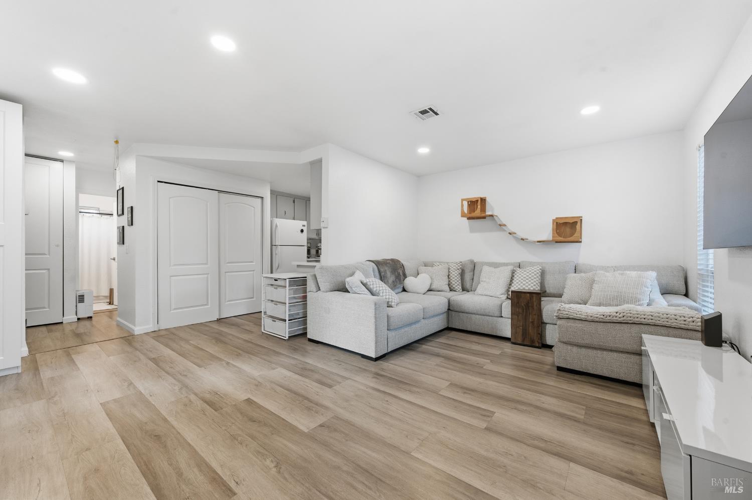 Detail Gallery Image 4 of 30 For 50 El Basset Ct, Fairfield,  CA 94533 - 2 Beds | 1 Baths