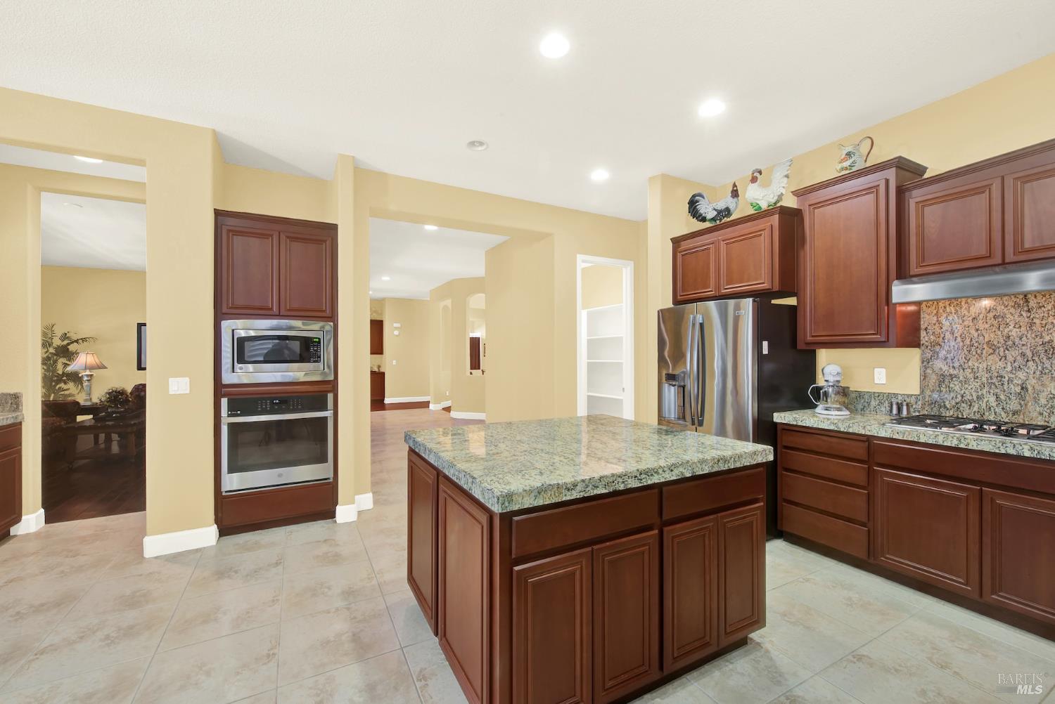 Detail Gallery Image 17 of 86 For 681 Canterbury Cir, Vacaville,  CA 95687 - 3 Beds | 2/1 Baths