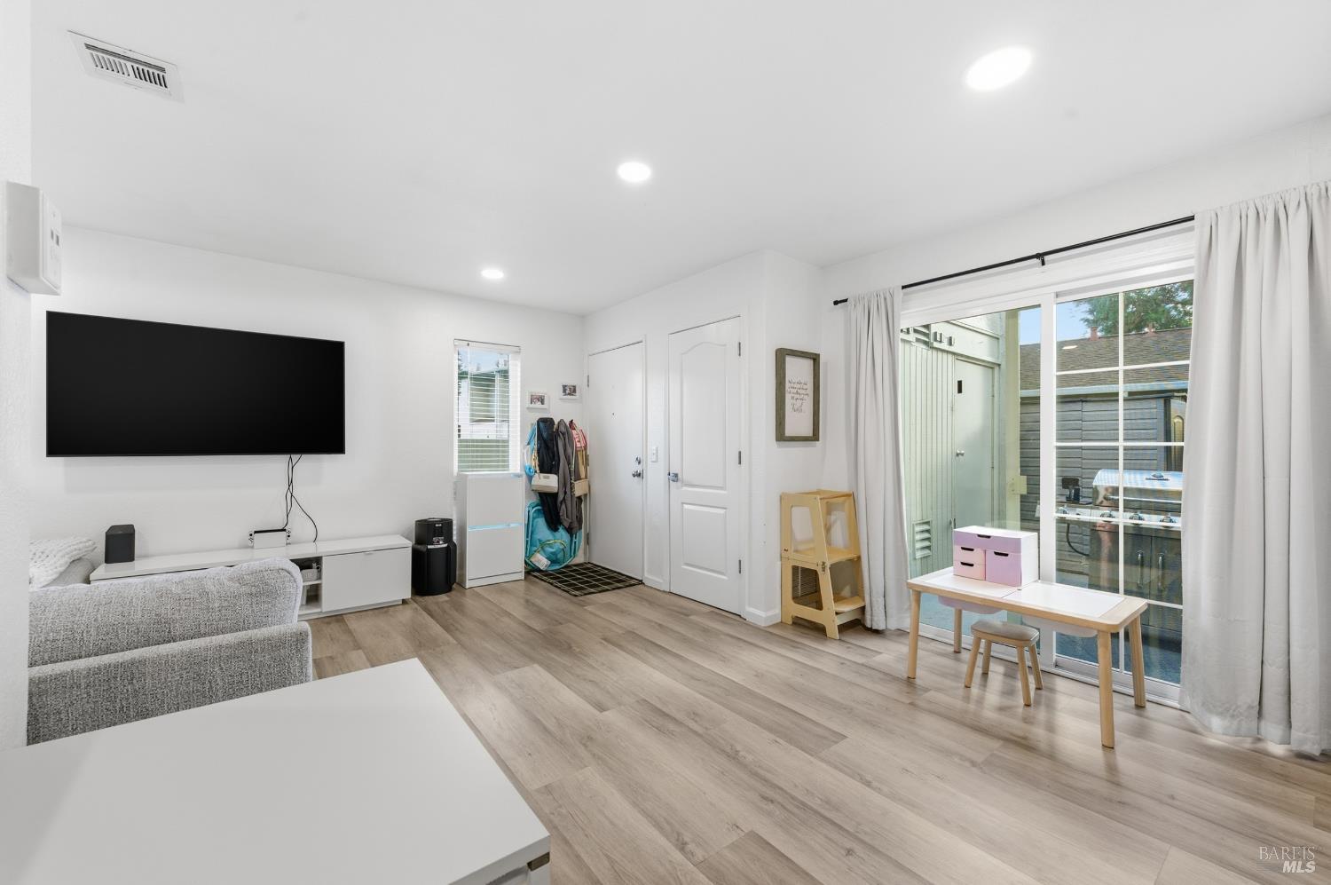 Detail Gallery Image 10 of 30 For 50 El Basset Ct, Fairfield,  CA 94533 - 2 Beds | 1 Baths