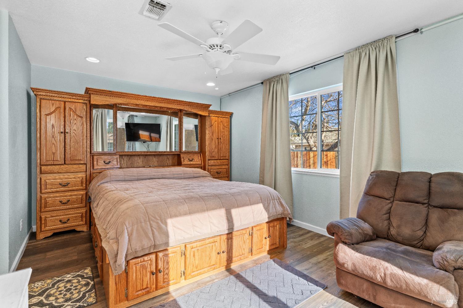 Detail Gallery Image 34 of 48 For 230 James Ct, Vacaville,  CA 95687 - 3 Beds | 2 Baths