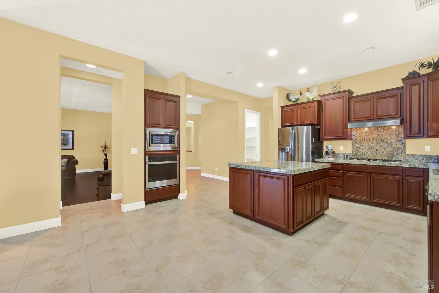 Detail Gallery Image 24 of 86 For 681 Canterbury Cir, Vacaville,  CA 95687 - 3 Beds | 2/1 Baths