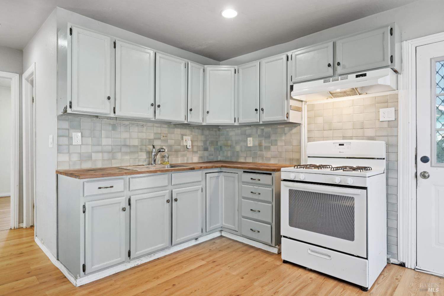 Detail Gallery Image 11 of 32 For 1677 Hearn Ave, Santa Rosa,  CA 95407 - 2 Beds | 1 Baths