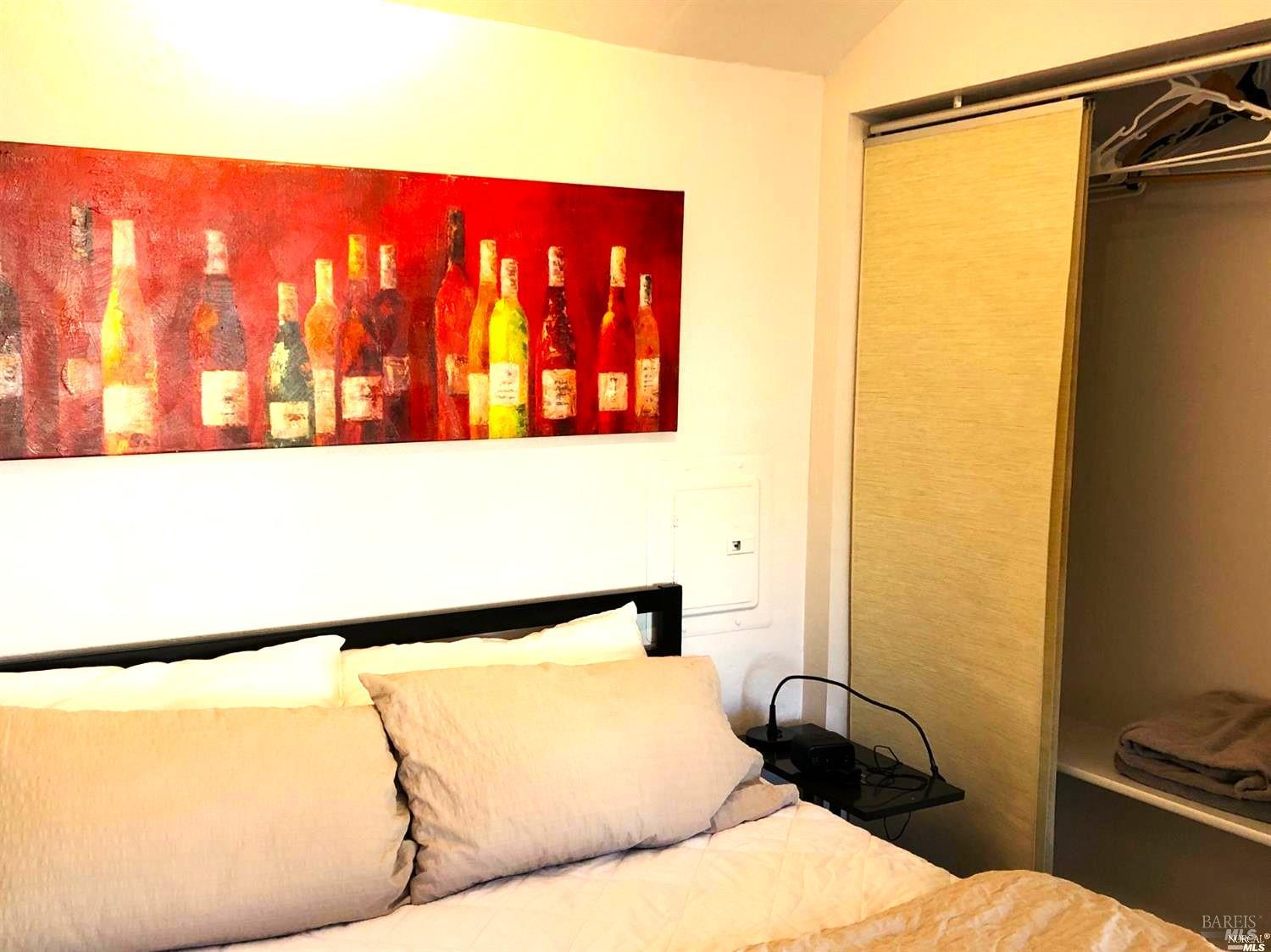 Detail Gallery Image 6 of 14 For 2371 Vista Del Mar Ln, Tiburon,  CA 94920 - 1 Beds | 1 Baths