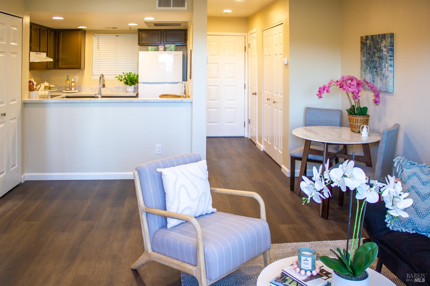 Detail Gallery Image 8 of 32 For 213 Mariner Way, Novato,  CA 94945 - 1 Beds | 1 Baths