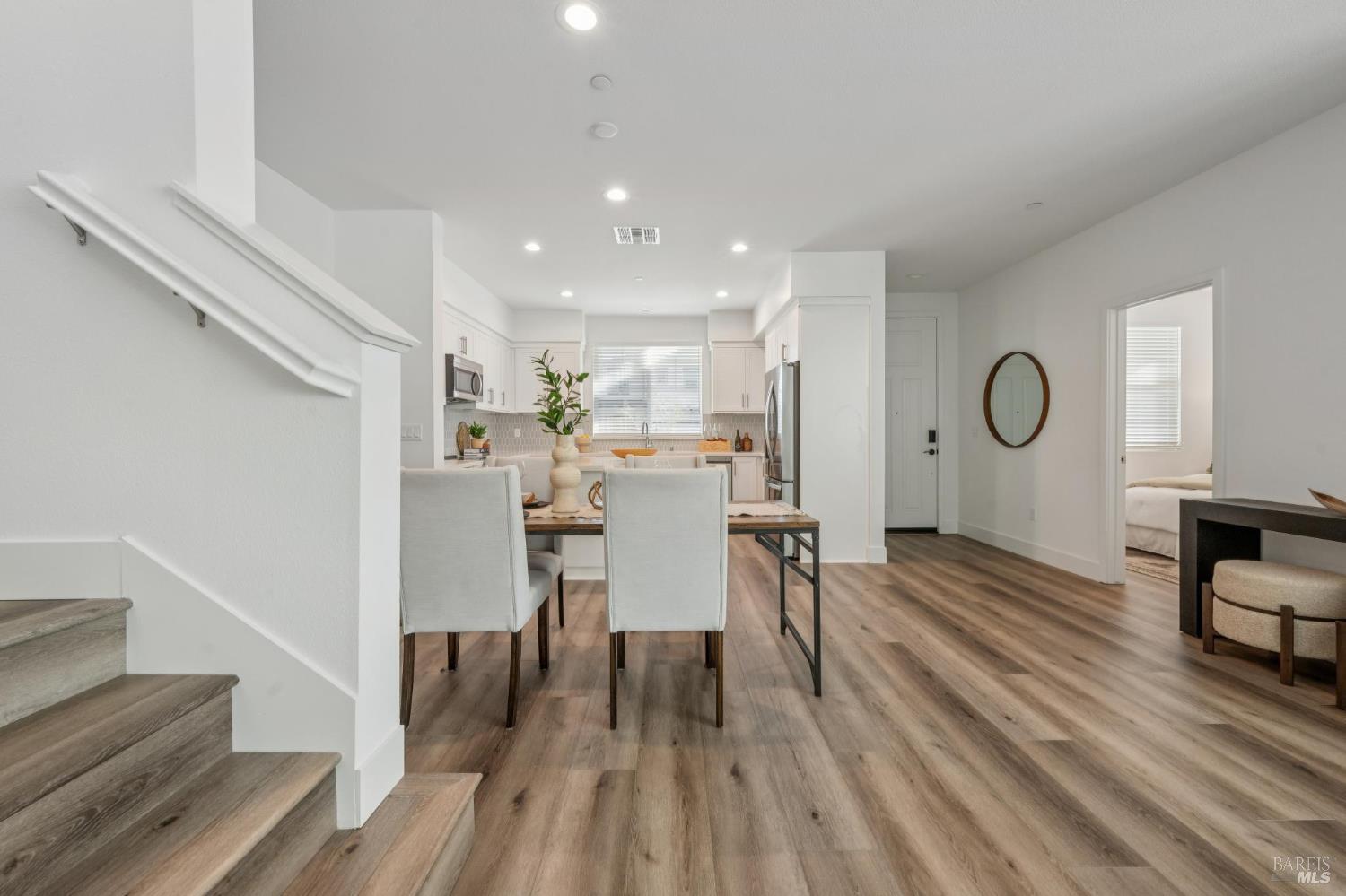 Detail Gallery Image 15 of 49 For 2716 Amora Cir, Santa Rosa,  CA 95407 - 4 Beds | 3/1 Baths