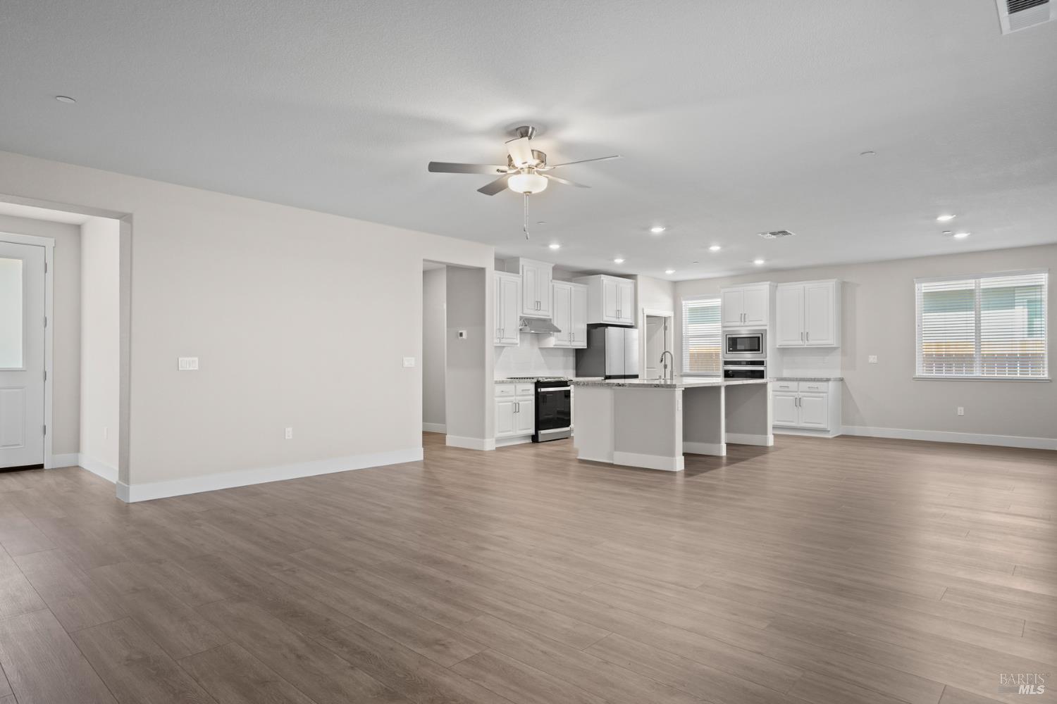 Detail Gallery Image 3 of 13 For 2210 Rustic Oak Ln, Rio Vista,  CA 94571 - 3 Beds | 3 Baths