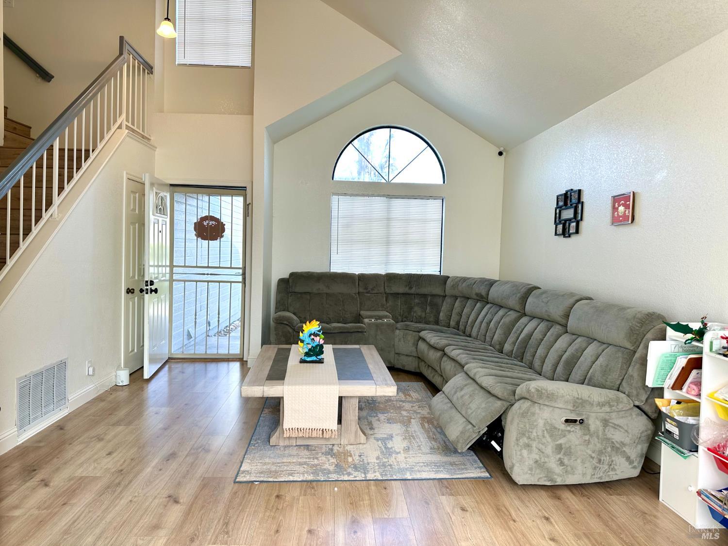 Detail Gallery Image 3 of 57 For 2472 Vista Grande Unkn, Fairfield,  CA 94534 - 5 Beds | 3 Baths