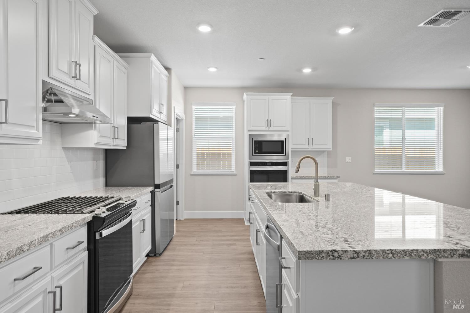 Detail Gallery Image 6 of 13 For 2240 Rustic Oak Ln, Rio Vista,  CA 94571 - 3 Beds | 3 Baths