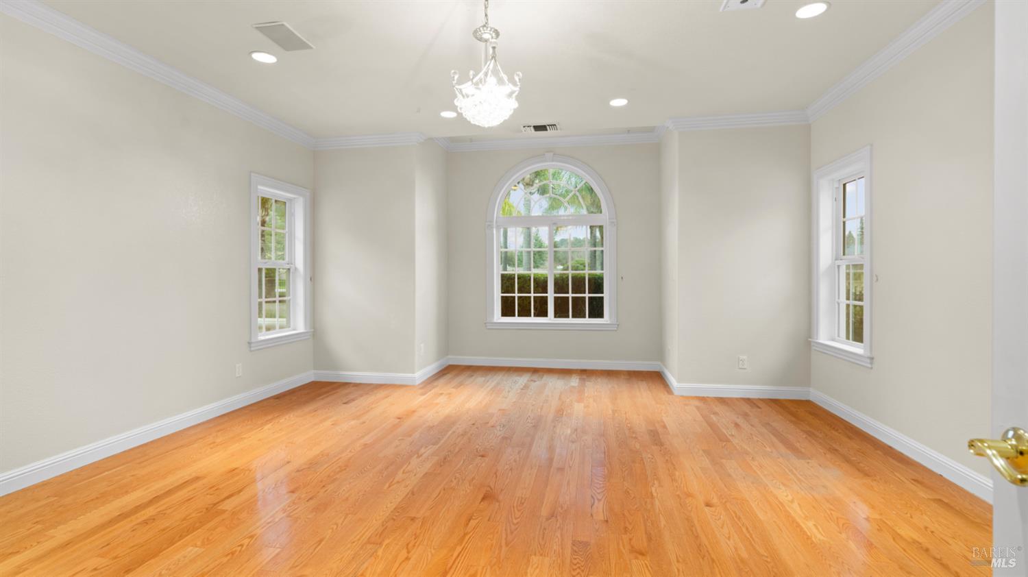 Detail Gallery Image 31 of 64 For 1783 Green Acres Ln, Fairfield,  CA 94534 - 5 Beds | 5/1 Baths