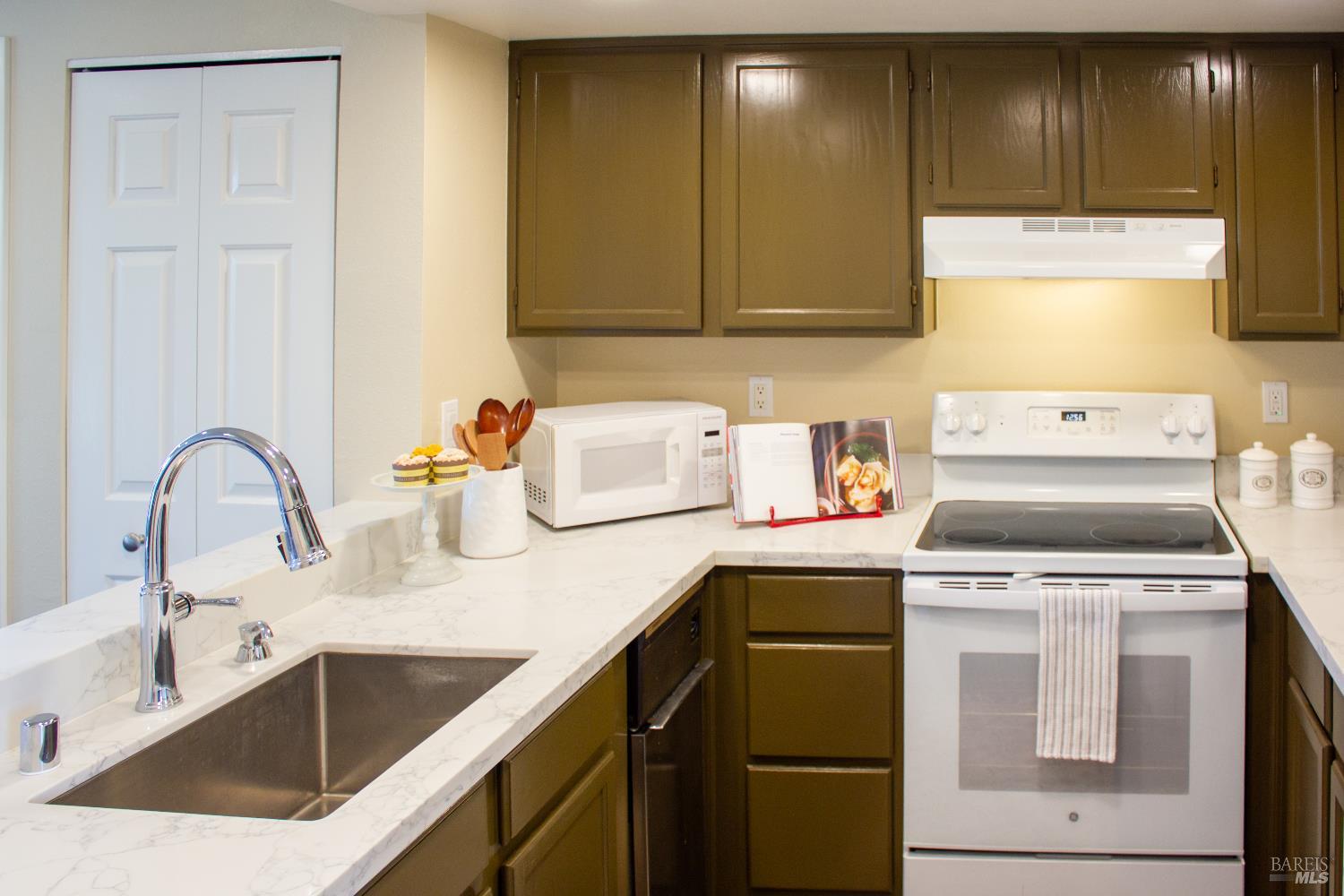 Detail Gallery Image 9 of 32 For 213 Mariner Way, Novato,  CA 94945 - 1 Beds | 1 Baths