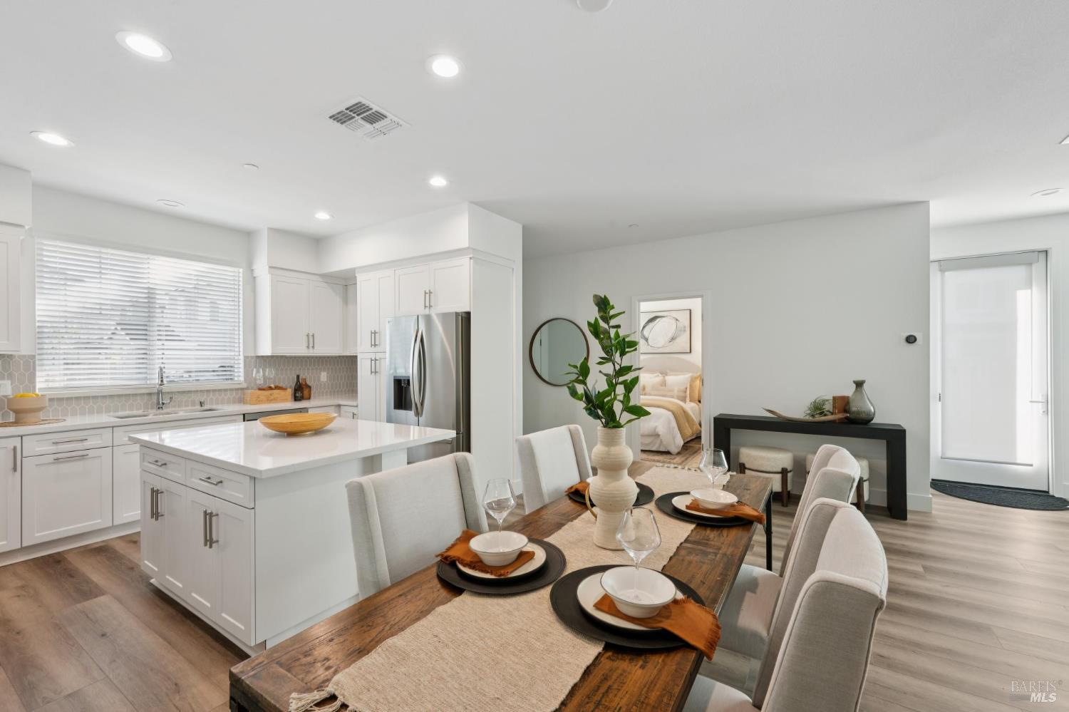 Detail Gallery Image 17 of 49 For 2716 Amora Cir, Santa Rosa,  CA 95407 - 4 Beds | 3/1 Baths