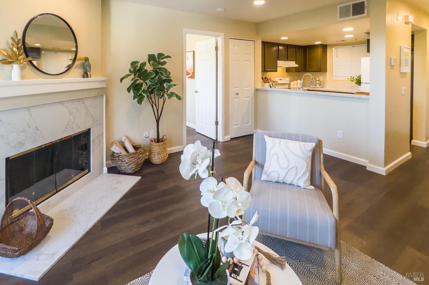 Detail Gallery Image 2 of 32 For 213 Mariner Way, Novato,  CA 94945 - 1 Beds | 1 Baths