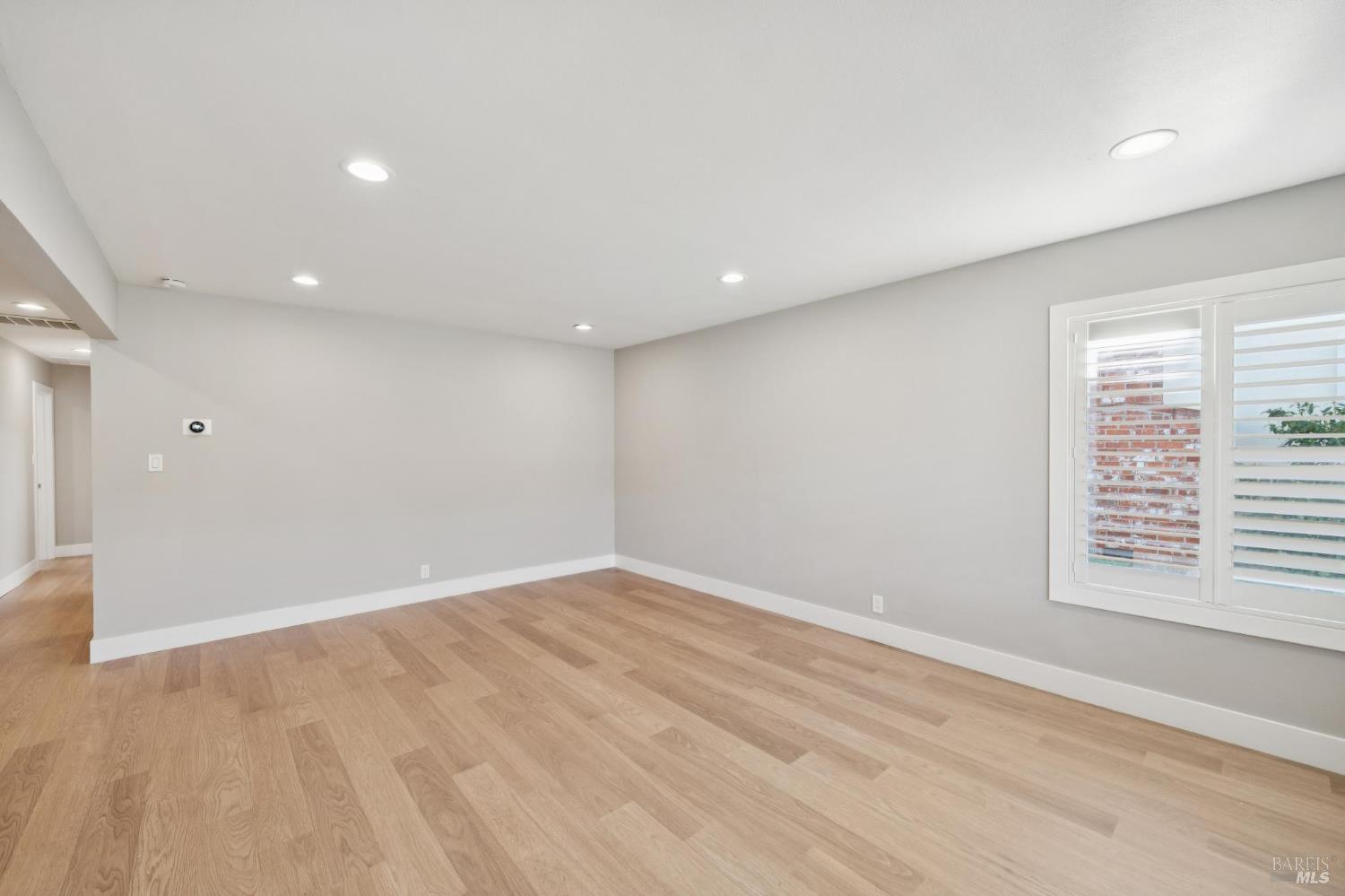 Detail Gallery Image 10 of 35 For 918 Las Pavadas Ave, San Rafael,  CA 94903 - 3 Beds | 2 Baths