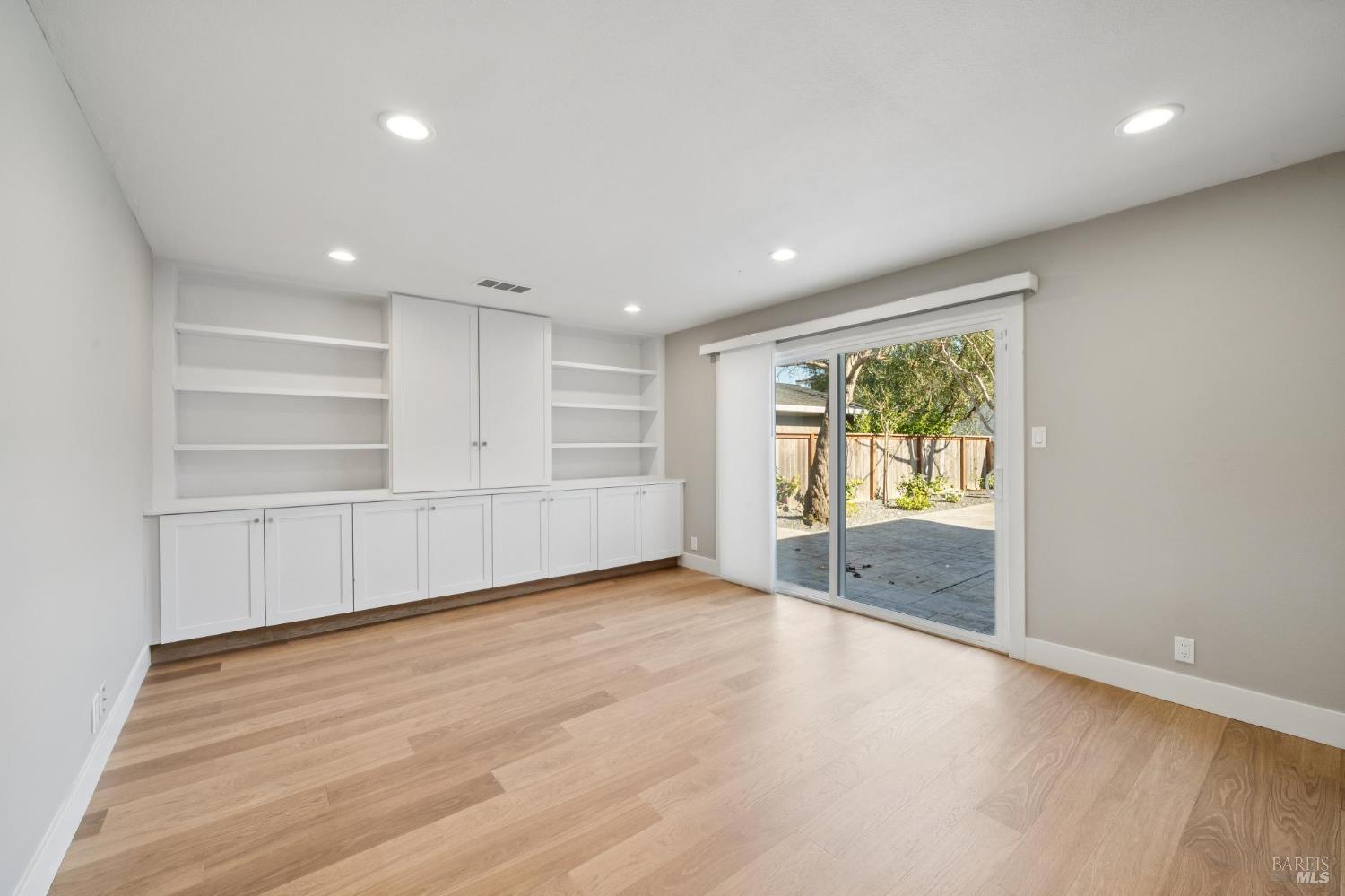 Detail Gallery Image 19 of 35 For 918 Las Pavadas Ave, San Rafael,  CA 94903 - 3 Beds | 2 Baths