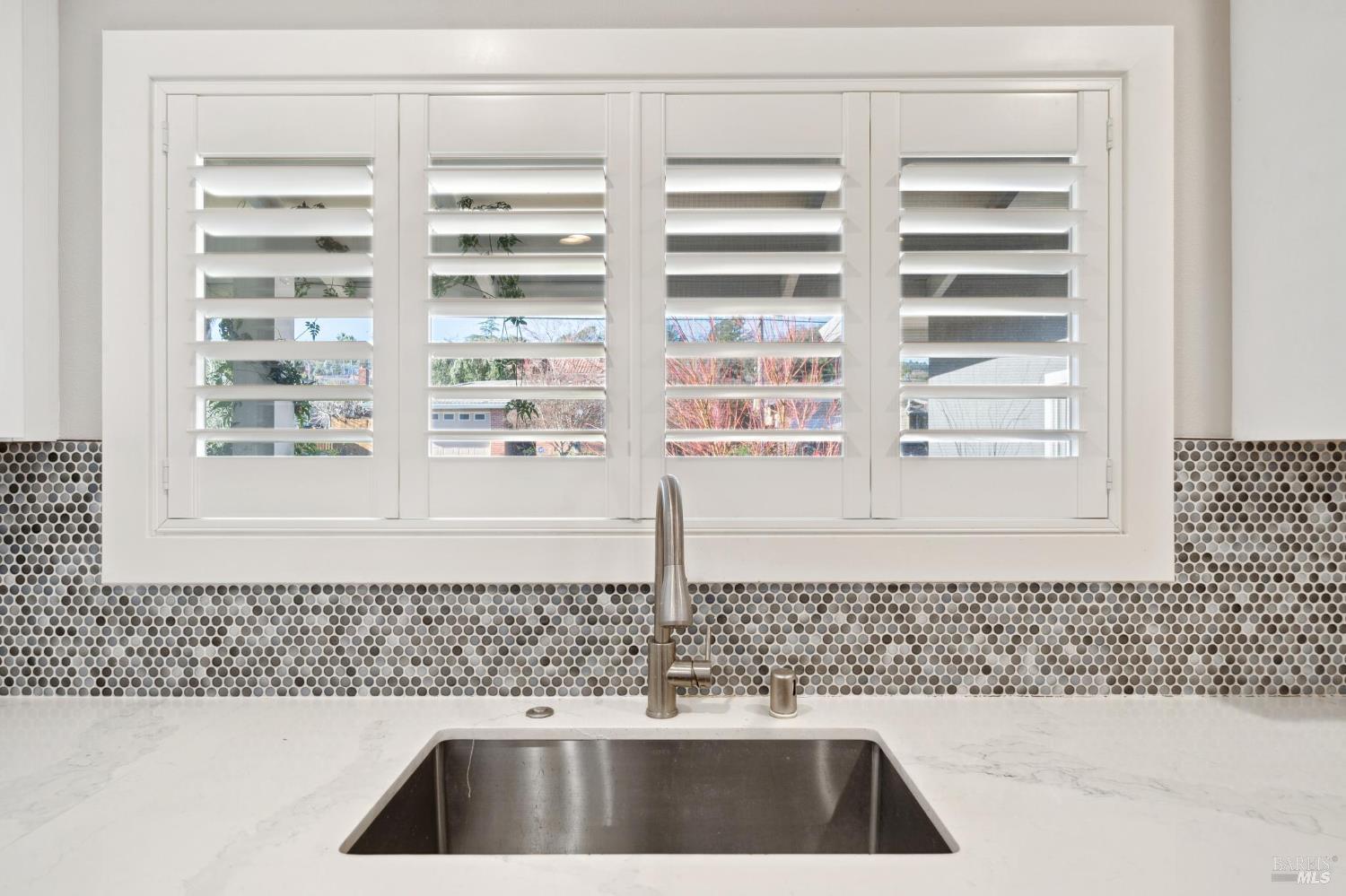 Detail Gallery Image 15 of 35 For 918 Las Pavadas Ave, San Rafael,  CA 94903 - 3 Beds | 2 Baths