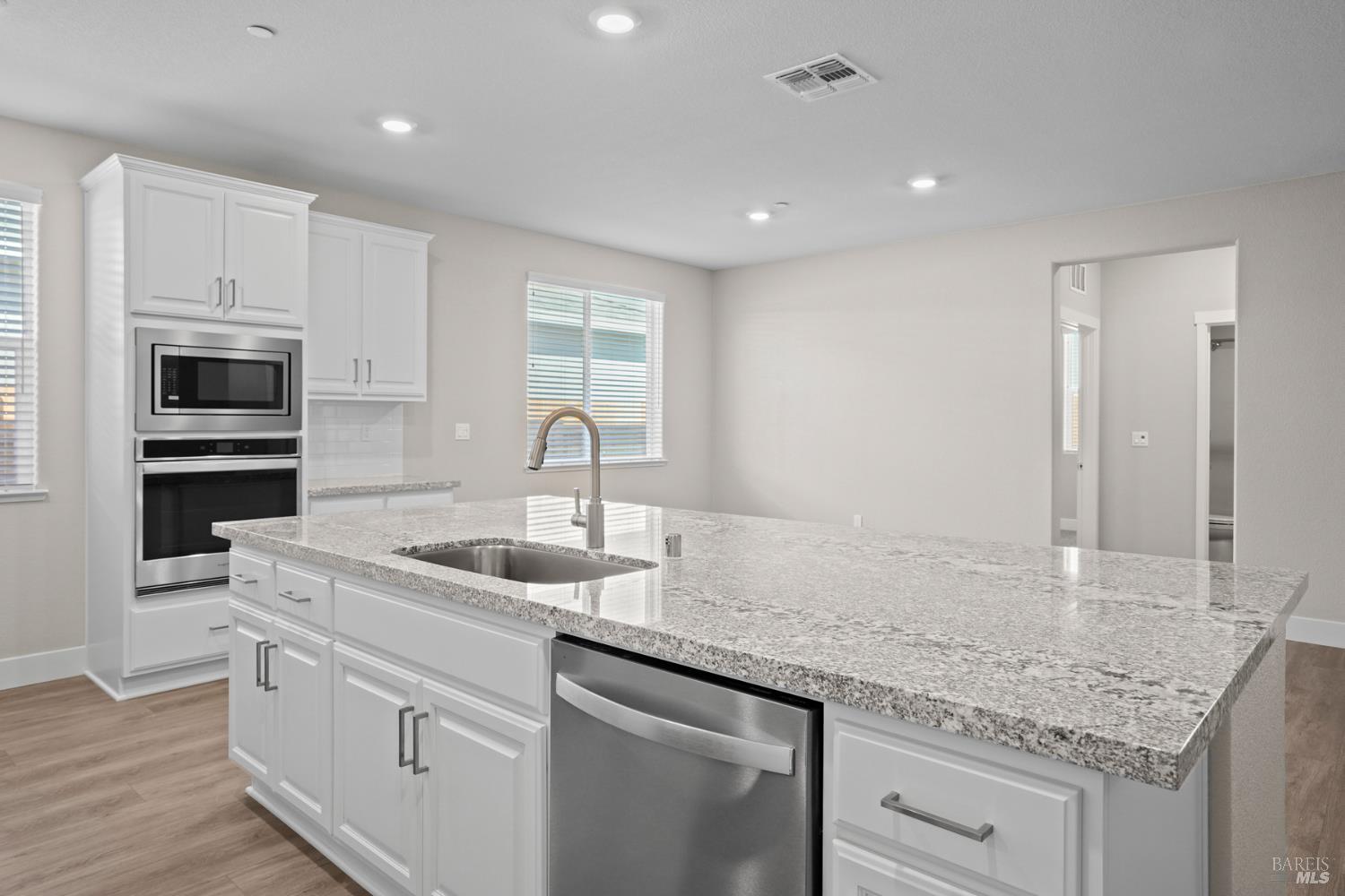 Detail Gallery Image 7 of 13 For 2210 Rustic Oak Ln, Rio Vista,  CA 94571 - 3 Beds | 3 Baths