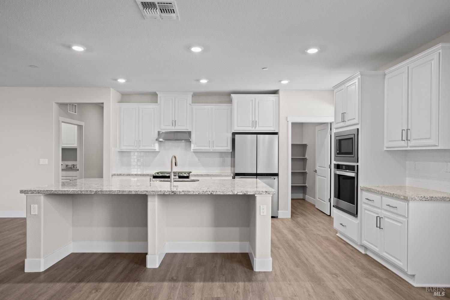 Detail Gallery Image 5 of 13 For 2240 Rustic Oak Ln, Rio Vista,  CA 94571 - 3 Beds | 3 Baths