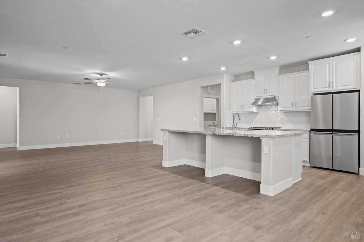 Detail Gallery Image 4 of 13 For 2240 Rustic Oak Ln, Rio Vista,  CA 94571 - 3 Beds | 3 Baths