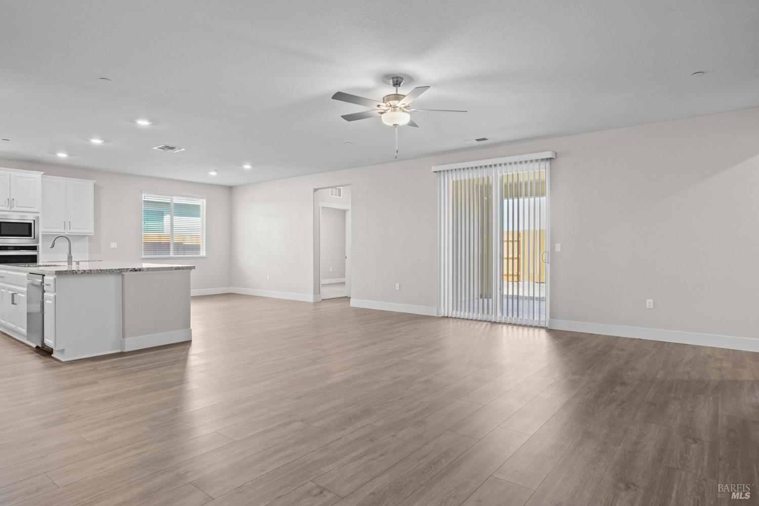 Detail Gallery Image 2 of 13 For 2260 Rustic Oak Ln, Rio Vista,  CA 94571 - 3 Beds | 3 Baths