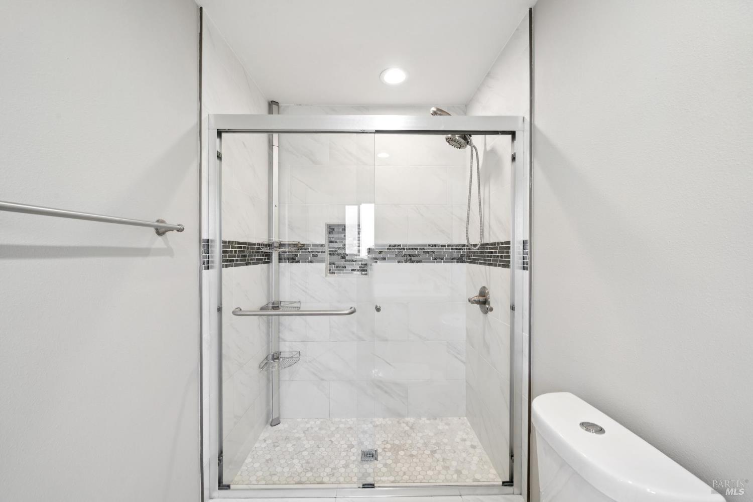 Detail Gallery Image 25 of 35 For 918 Las Pavadas Ave, San Rafael,  CA 94903 - 3 Beds | 2 Baths