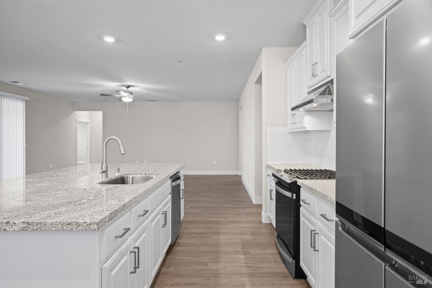 Detail Gallery Image 8 of 13 For 2210 Rustic Oak Ln, Rio Vista,  CA 94571 - 3 Beds | 3 Baths