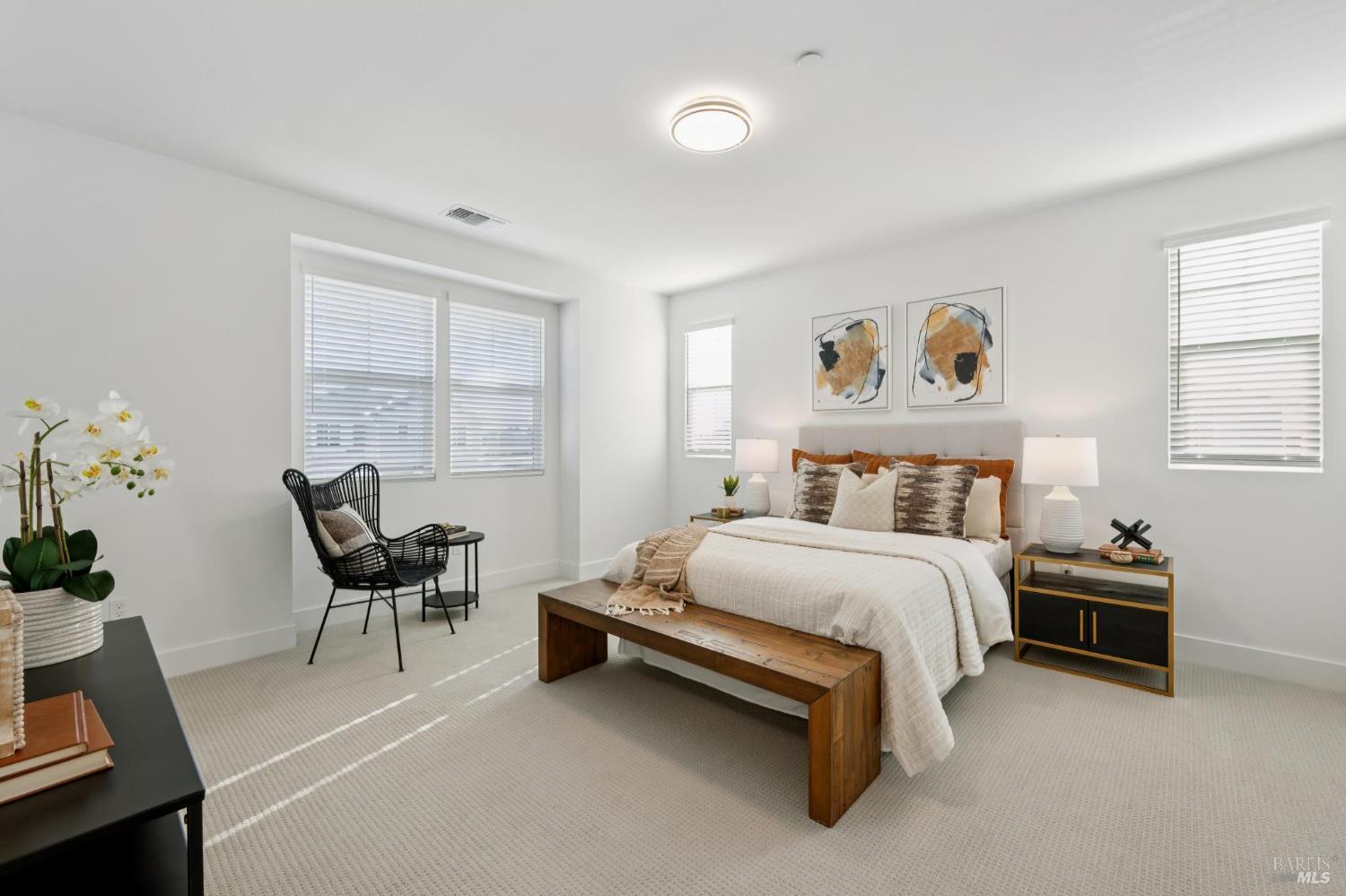 Detail Gallery Image 4 of 49 For 2716 Amora Cir, Santa Rosa,  CA 95407 - 4 Beds | 3/1 Baths