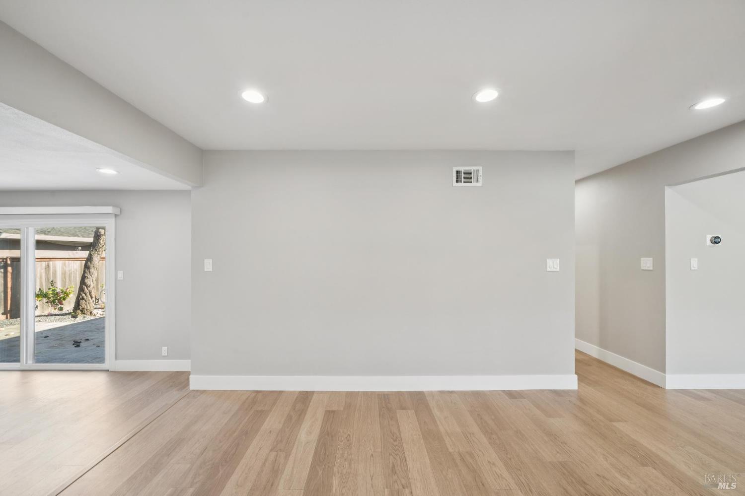 Detail Gallery Image 12 of 35 For 918 Las Pavadas Ave, San Rafael,  CA 94903 - 3 Beds | 2 Baths