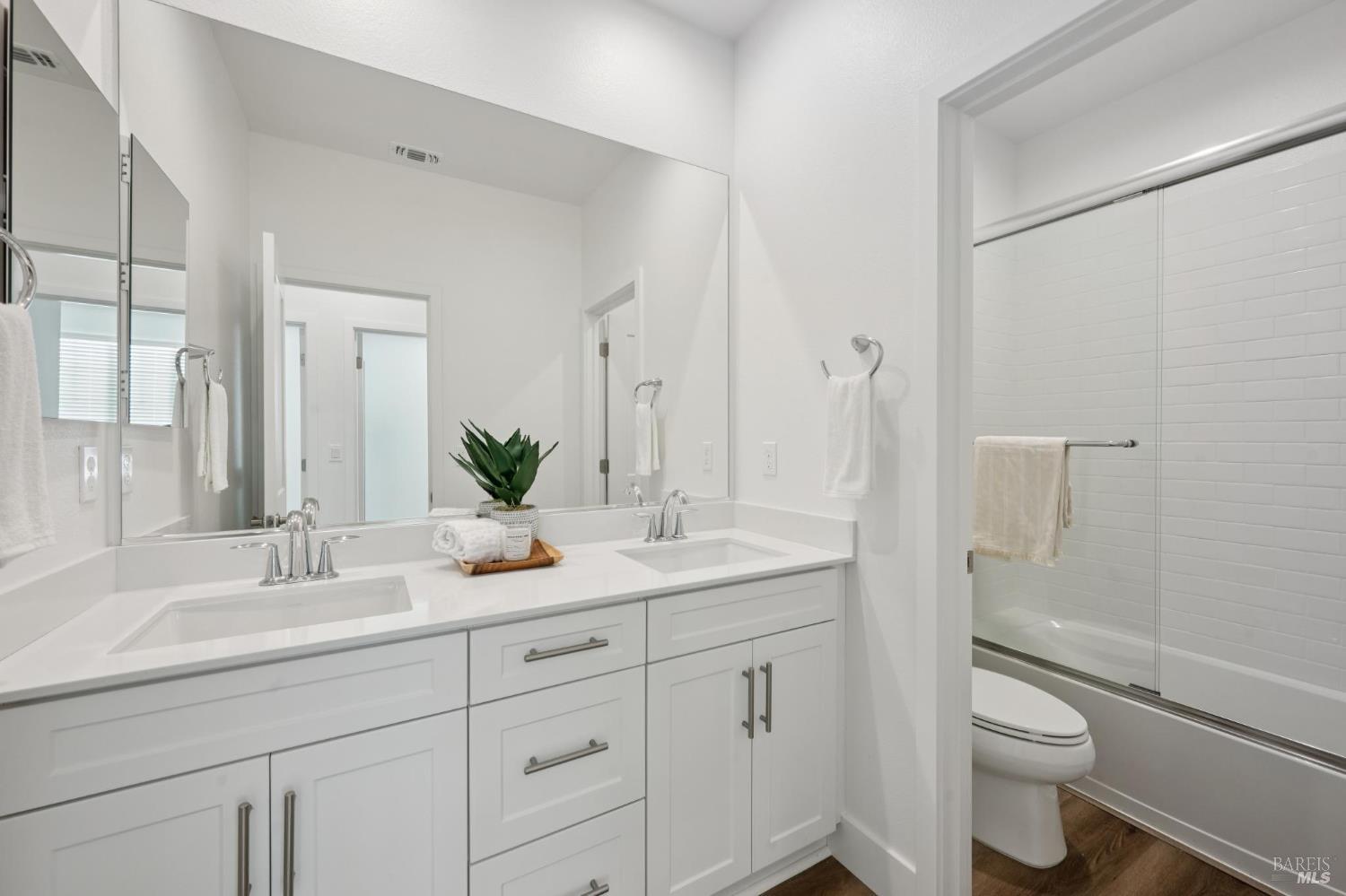 Detail Gallery Image 33 of 49 For 2716 Amora Cir, Santa Rosa,  CA 95407 - 4 Beds | 3/1 Baths