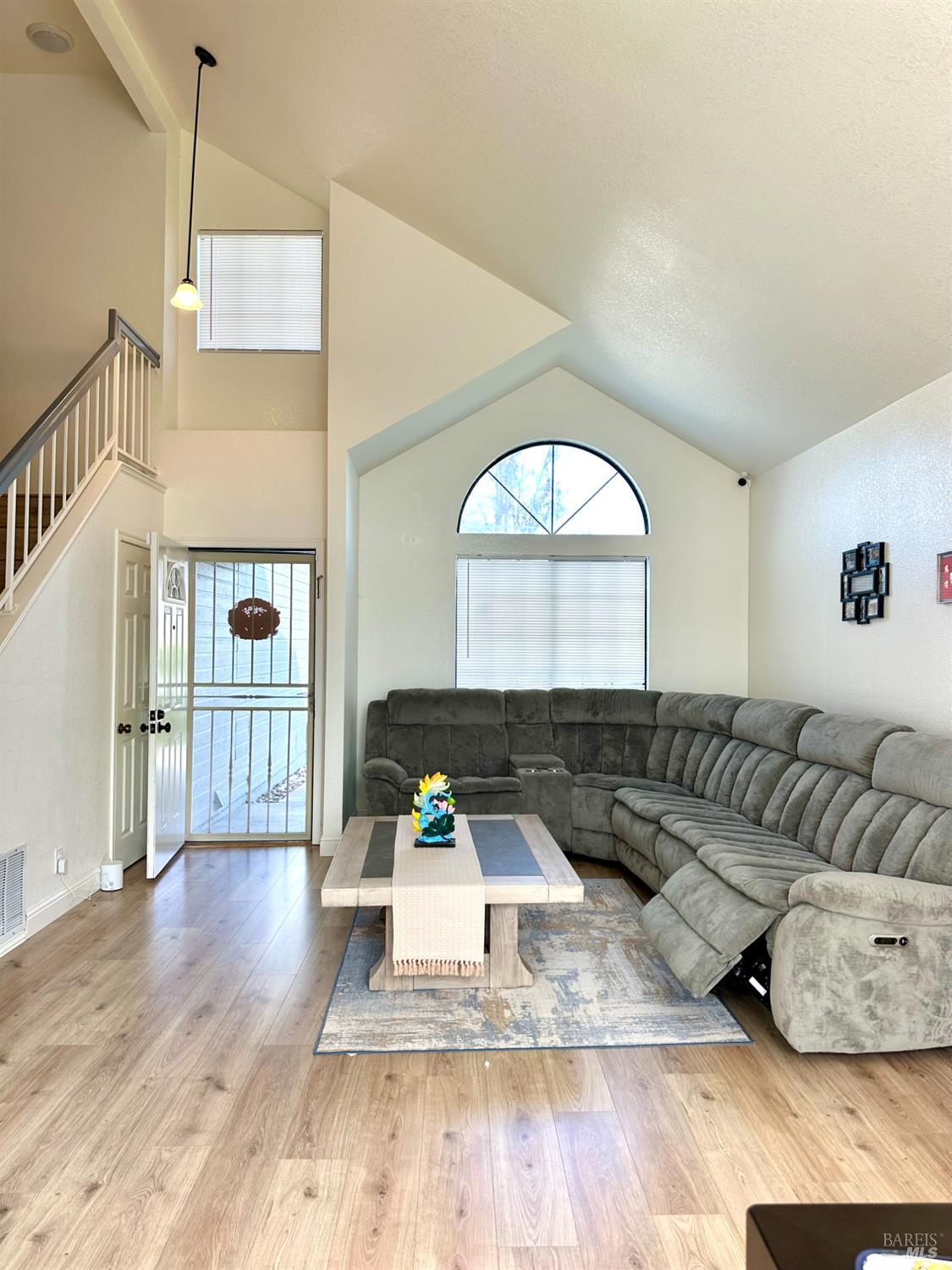 Detail Gallery Image 4 of 57 For 2472 Vista Grande Unkn, Fairfield,  CA 94534 - 5 Beds | 3 Baths