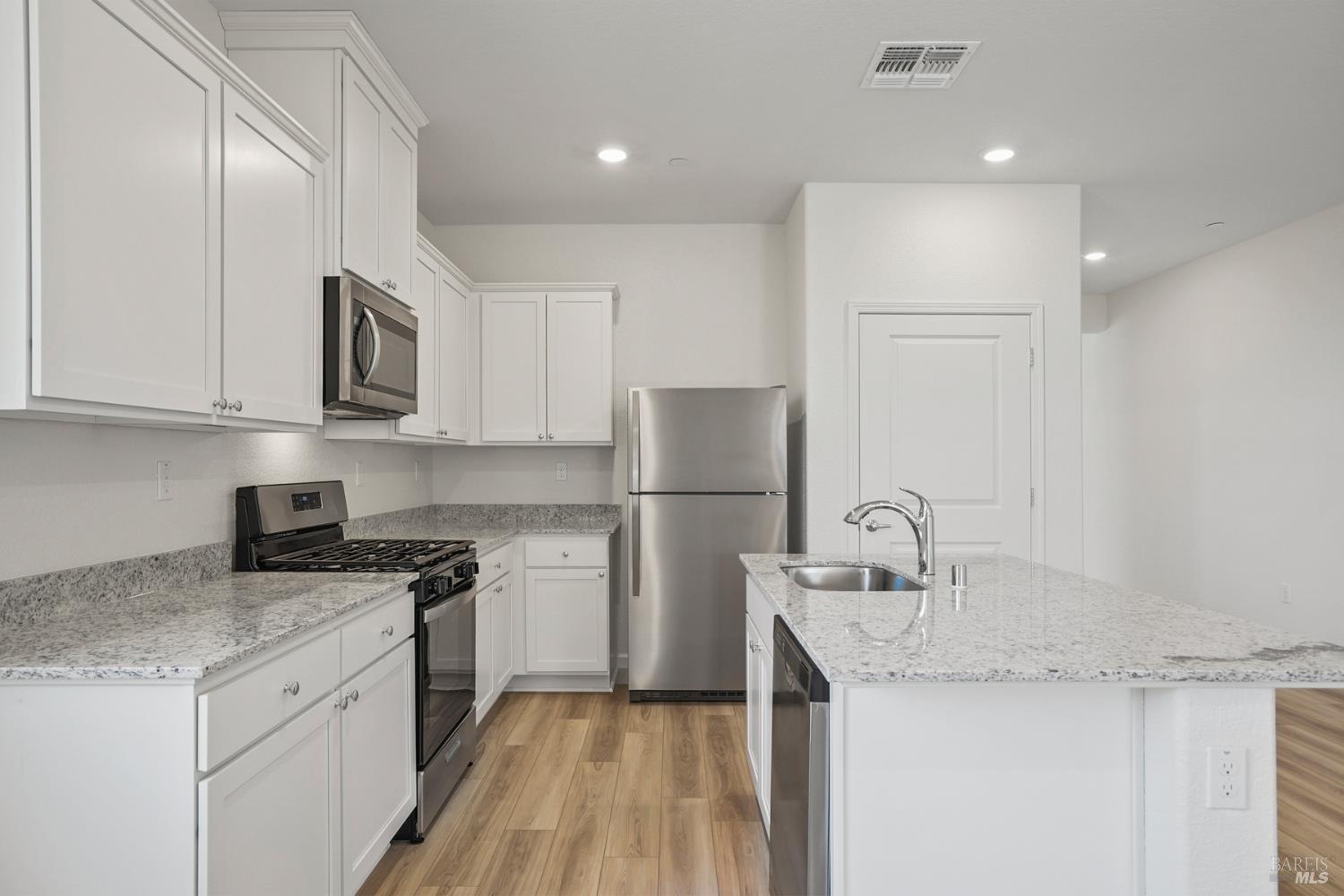 Detail Gallery Image 7 of 22 For 2210 Front Porch Ln, Rio Vista,  CA 94571 - 2 Beds | 2 Baths