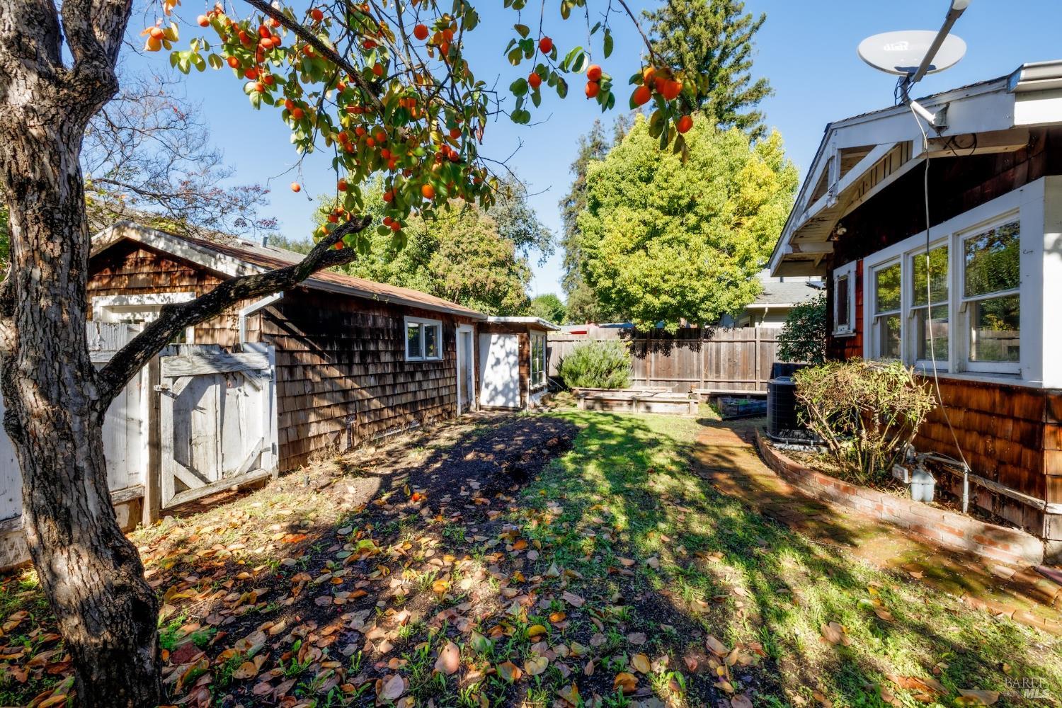 Detail Gallery Image 10 of 26 For 1203 Glenn St, Santa Rosa,  CA 95401 - 3 Beds | 2 Baths