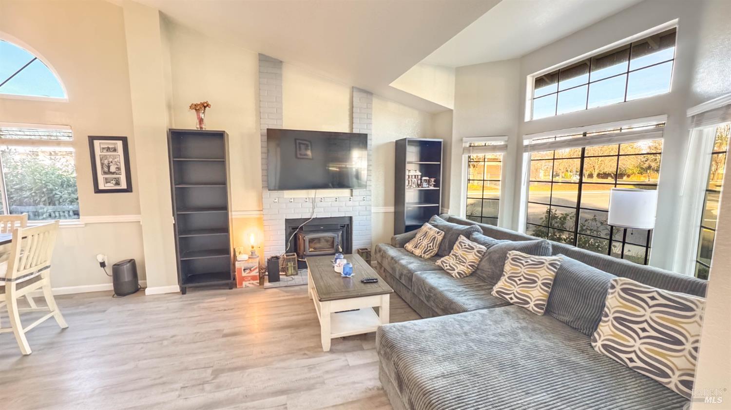 Detail Gallery Image 2 of 20 For 265 Ahern Ln, Dixon,  CA 95620 - 3 Beds | 2 Baths