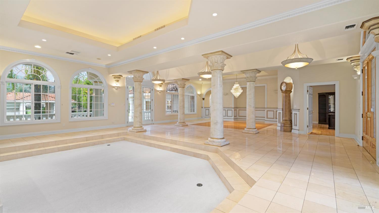 Detail Gallery Image 9 of 64 For 1783 Green Acres Ln, Fairfield,  CA 94534 - 5 Beds | 5/1 Baths