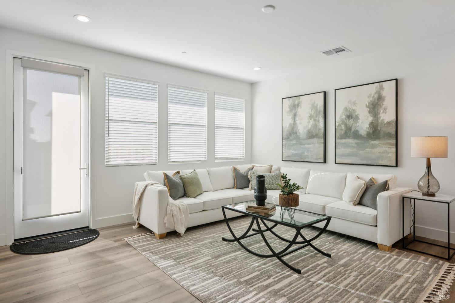 Detail Gallery Image 11 of 49 For 2716 Amora Cir, Santa Rosa,  CA 95407 - 4 Beds | 3/1 Baths