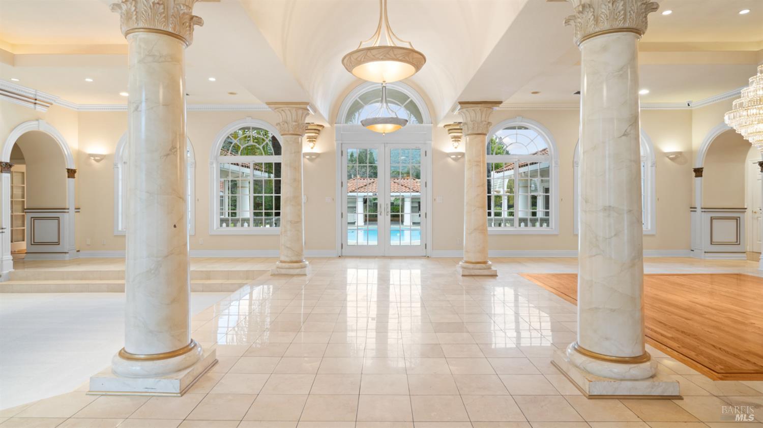 Detail Gallery Image 4 of 64 For 1783 Green Acres Ln, Fairfield,  CA 94534 - 5 Beds | 5/1 Baths