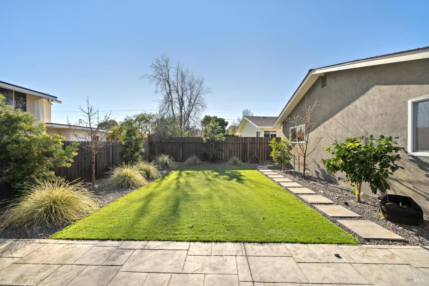 Detail Gallery Image 33 of 35 For 918 Las Pavadas Ave, San Rafael,  CA 94903 - 3 Beds | 2 Baths