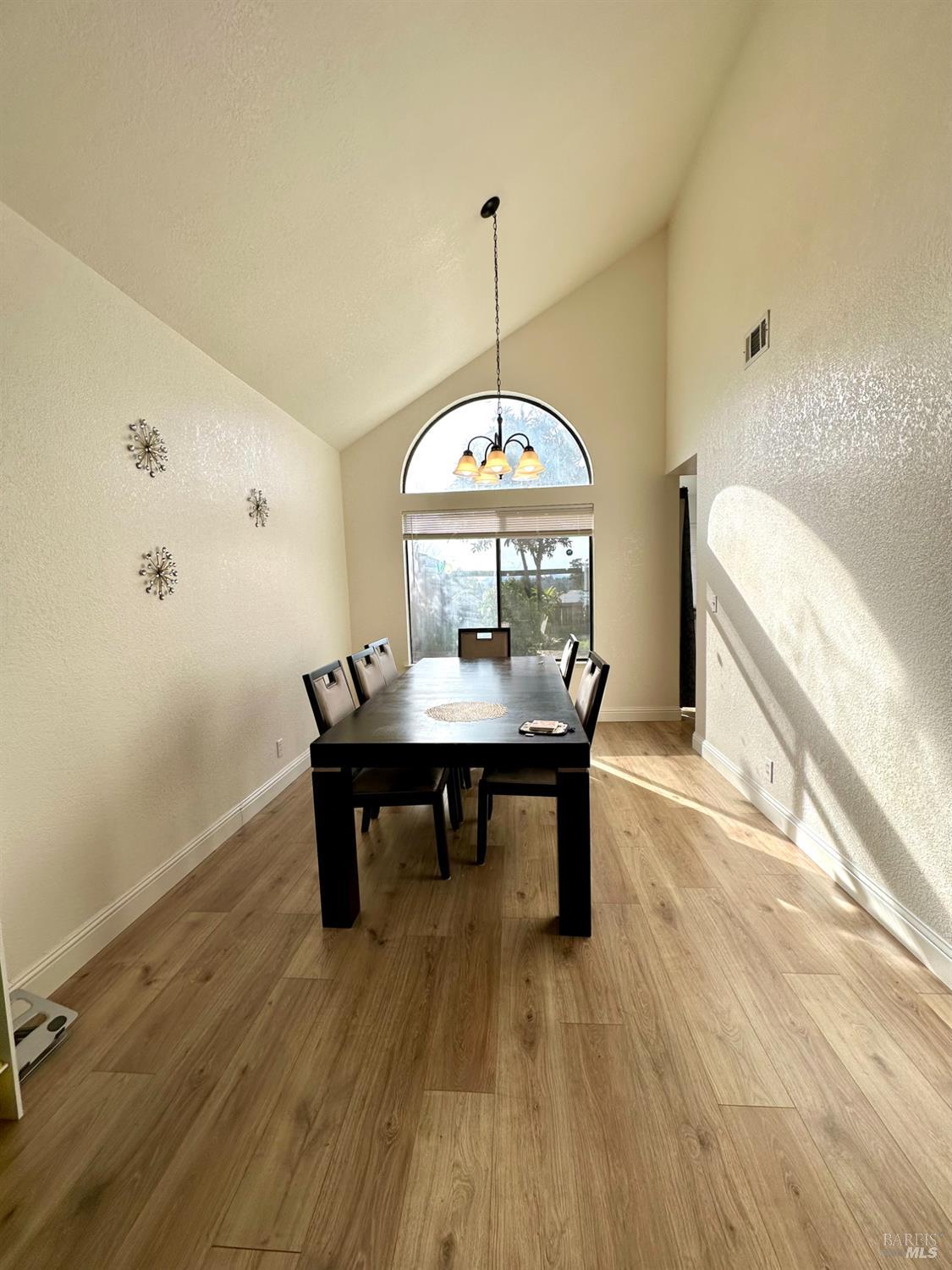 Detail Gallery Image 12 of 57 For 2472 Vista Grande Unkn, Fairfield,  CA 94534 - 5 Beds | 3 Baths