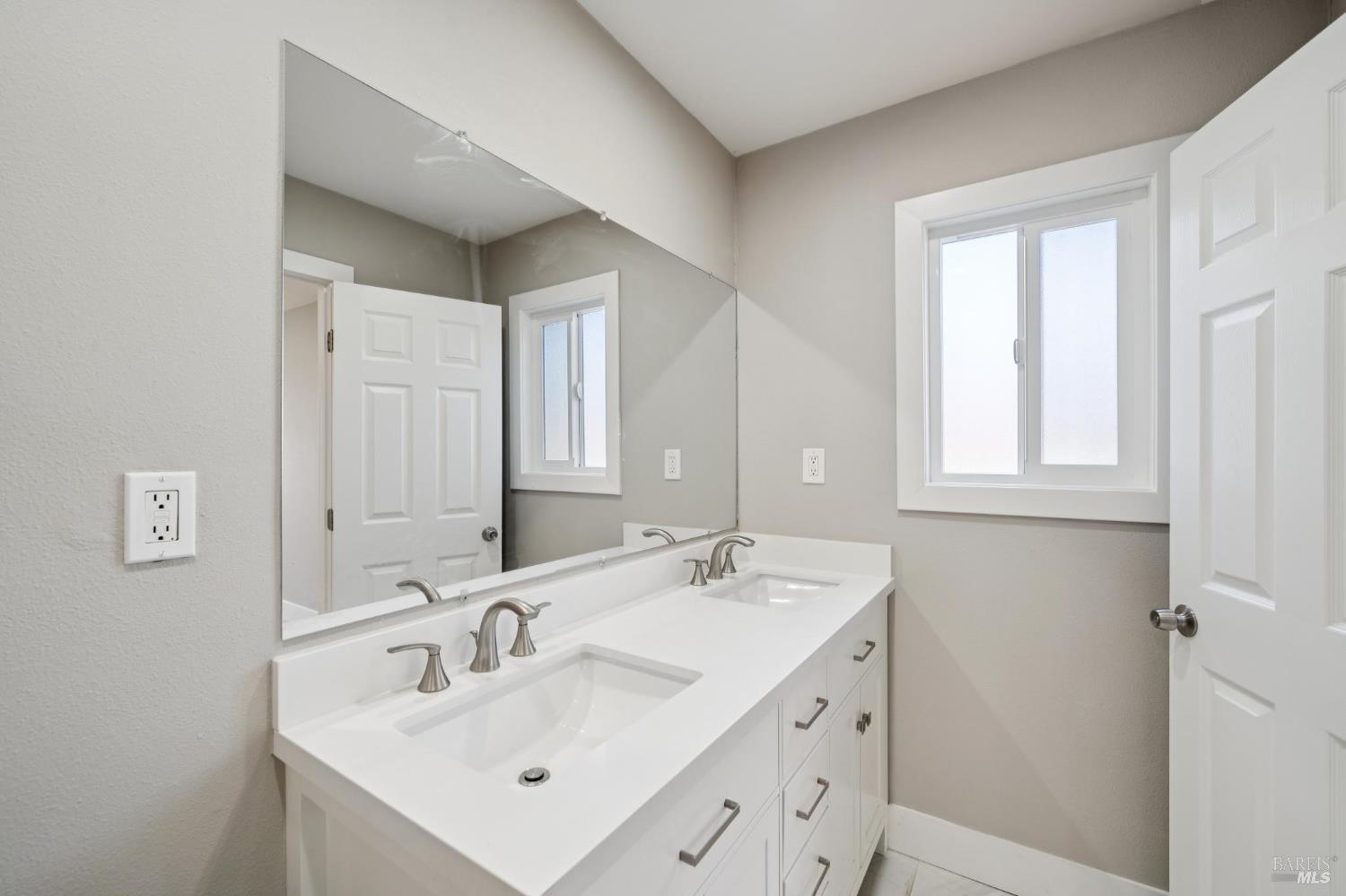 Detail Gallery Image 26 of 35 For 918 Las Pavadas Ave, San Rafael,  CA 94903 - 3 Beds | 2 Baths