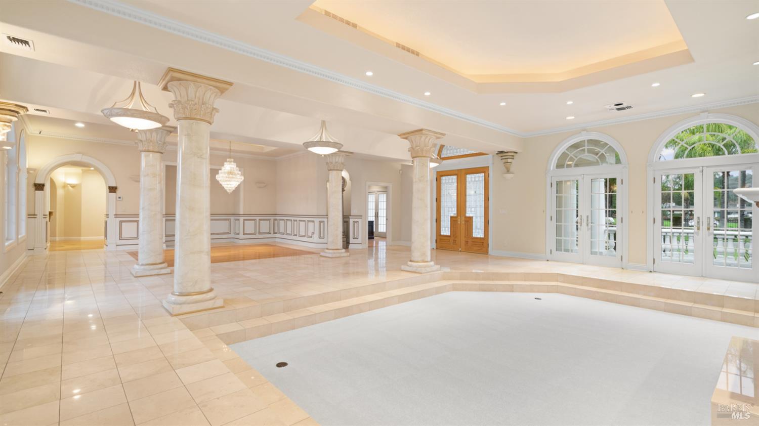 Detail Gallery Image 10 of 64 For 1783 Green Acres Ln, Fairfield,  CA 94534 - 5 Beds | 5/1 Baths