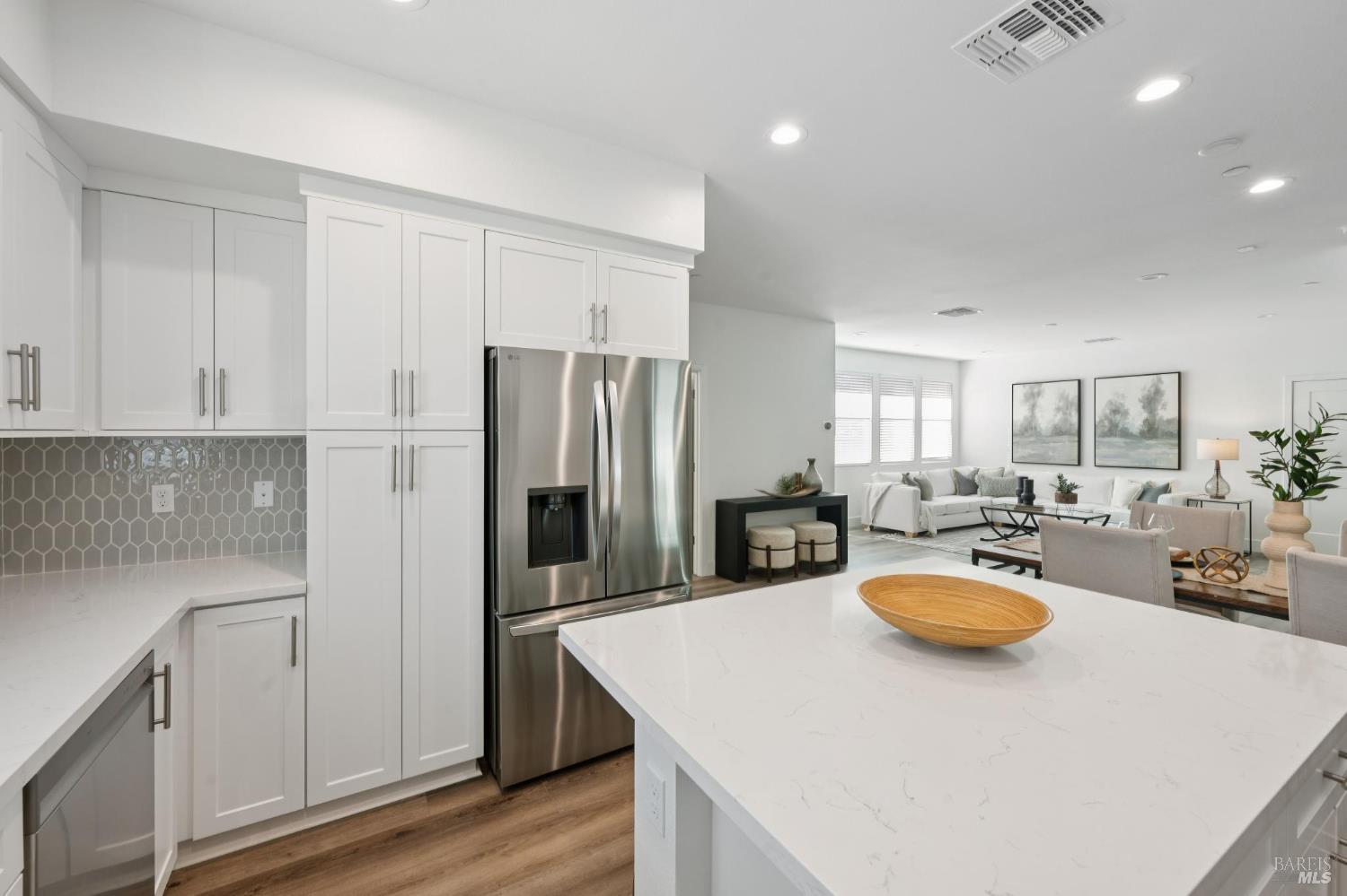 Detail Gallery Image 18 of 49 For 2716 Amora Cir, Santa Rosa,  CA 95407 - 4 Beds | 3/1 Baths