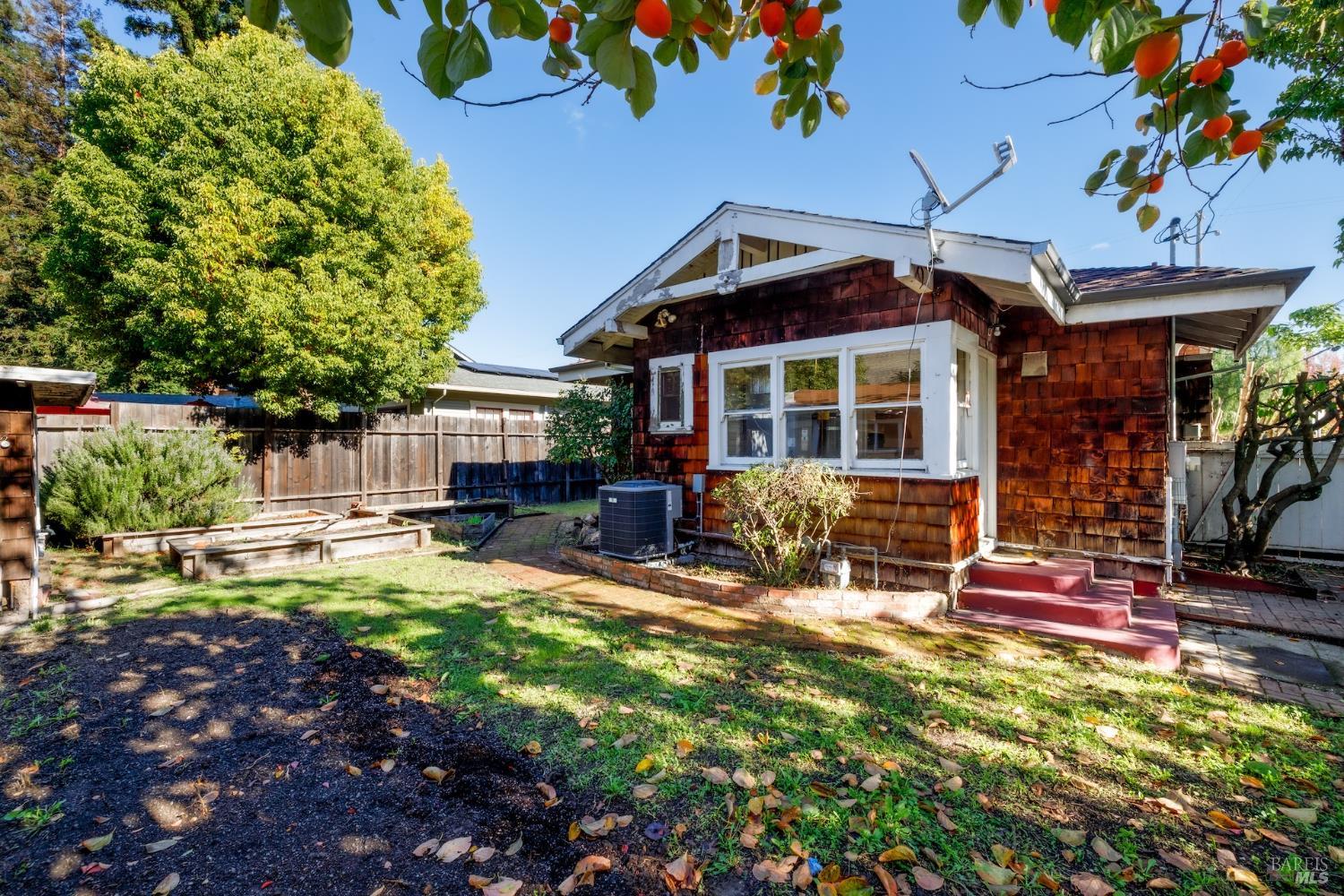 Detail Gallery Image 7 of 26 For 1203 Glenn St, Santa Rosa,  CA 95401 - 3 Beds | 2 Baths