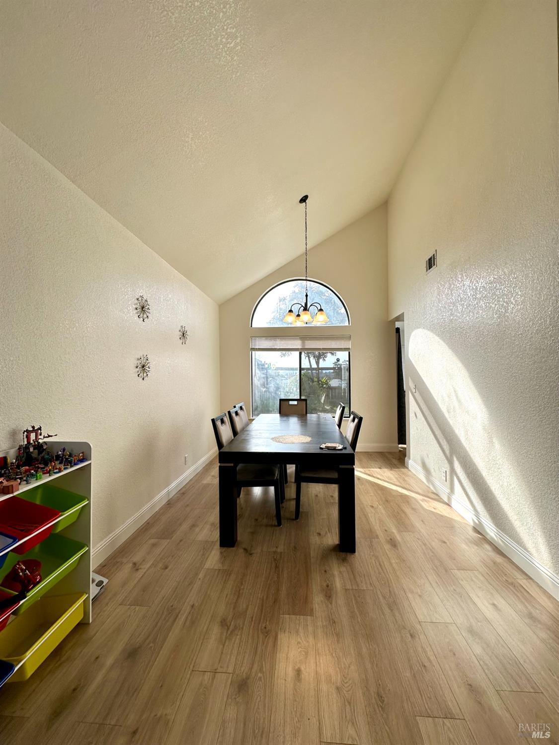 Detail Gallery Image 8 of 57 For 2472 Vista Grande Unkn, Fairfield,  CA 94534 - 5 Beds | 3 Baths