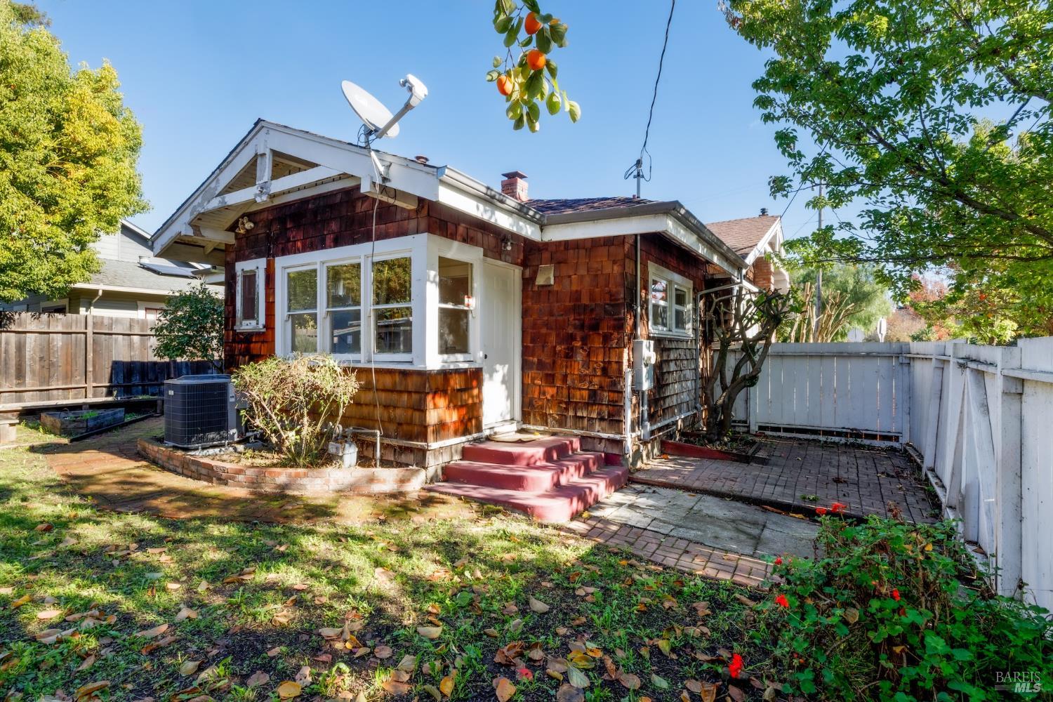 Detail Gallery Image 11 of 26 For 1203 Glenn St, Santa Rosa,  CA 95401 - 3 Beds | 2 Baths