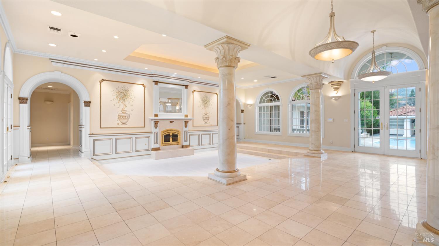 Detail Gallery Image 8 of 64 For 1783 Green Acres Ln, Fairfield,  CA 94534 - 5 Beds | 5/1 Baths